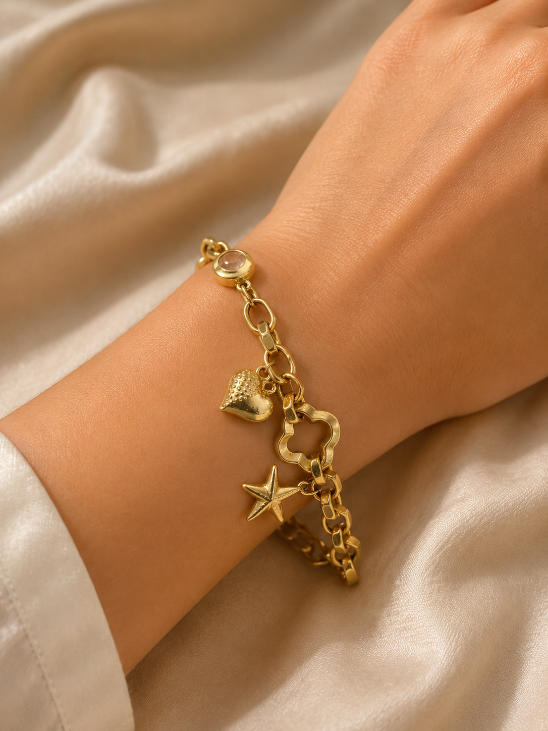 Pulsera de Oro 14K con Dijes Decorativos