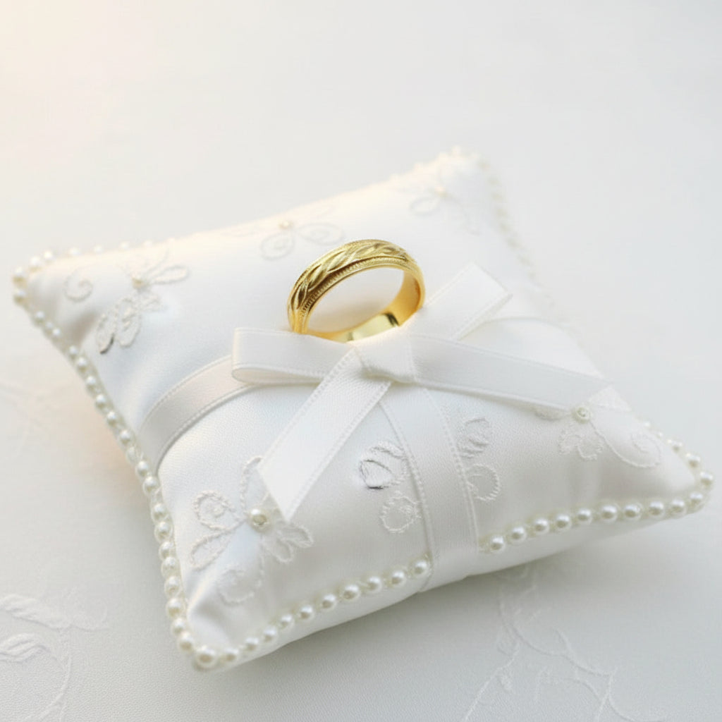 Alianza tradicional de Oro 14K 5.5 mm presentada en estuche, diseño clásico y acabado auténtico de TuOro