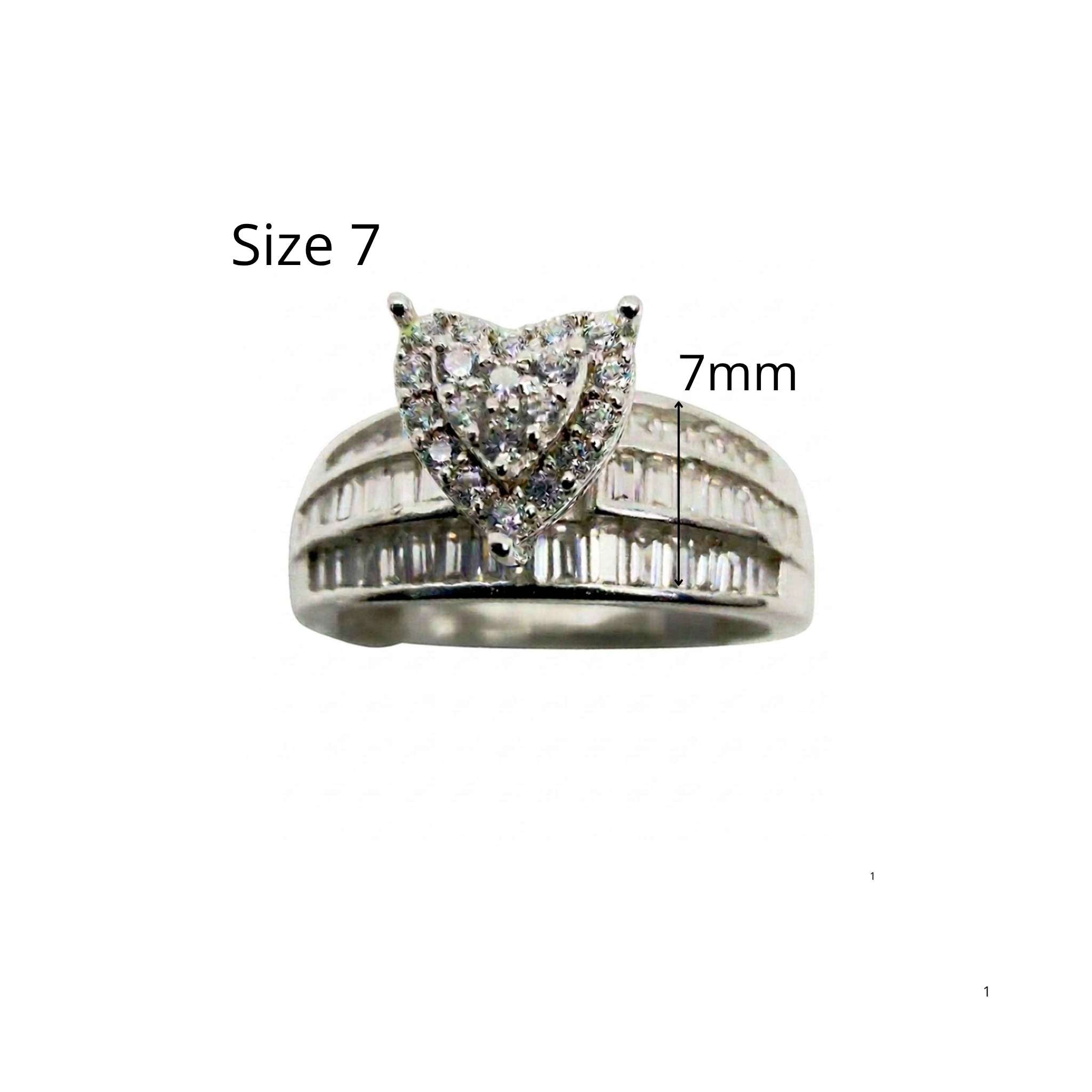 Anillo de compromiso de Plata 925 con corazón y circonias mostrando medida de 7 mm y talla 7 · TuOro