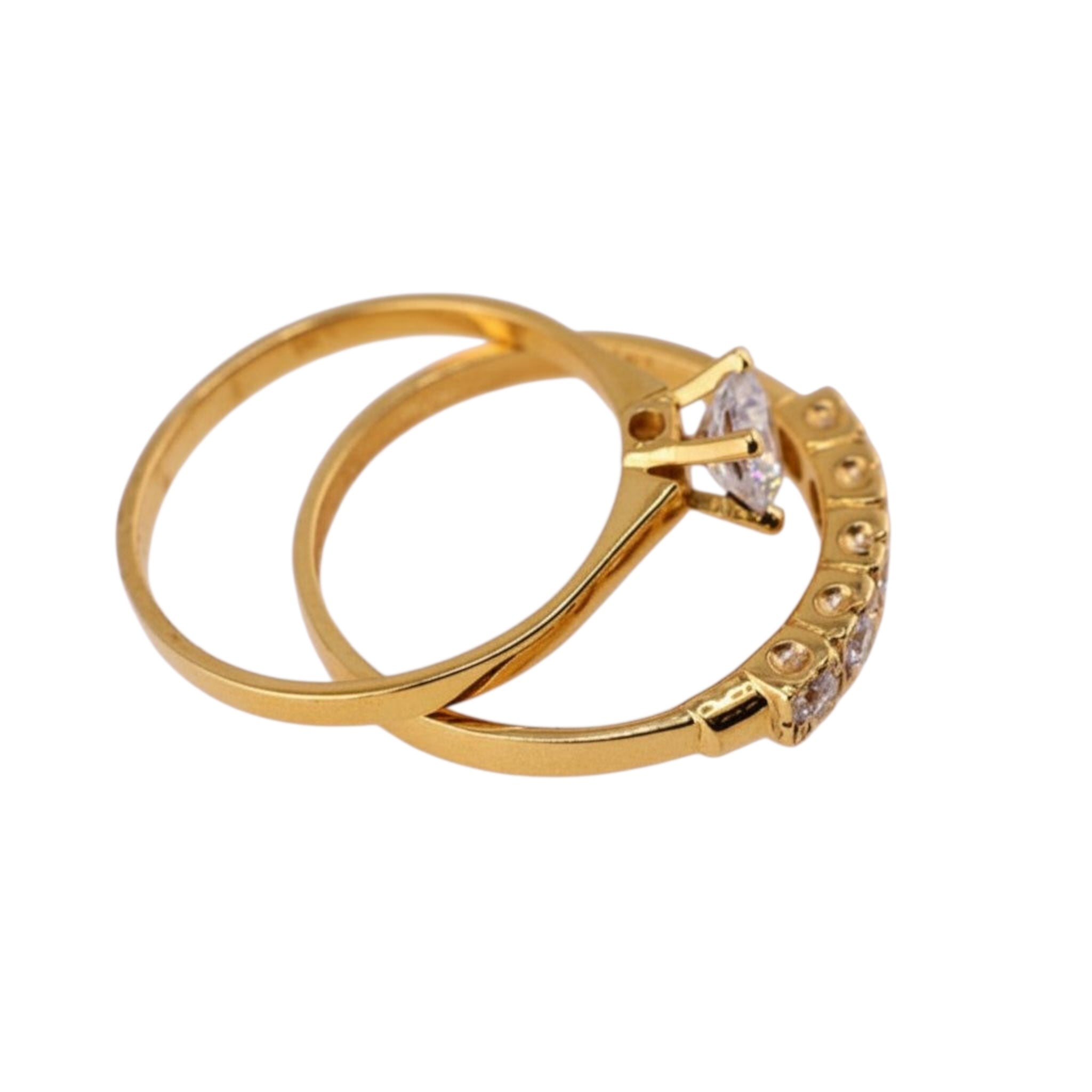 Perfil del anillo de compromiso tradicional en Oro 14K con solitario de 5 mm, acabado pulido y elegante de TuOro.