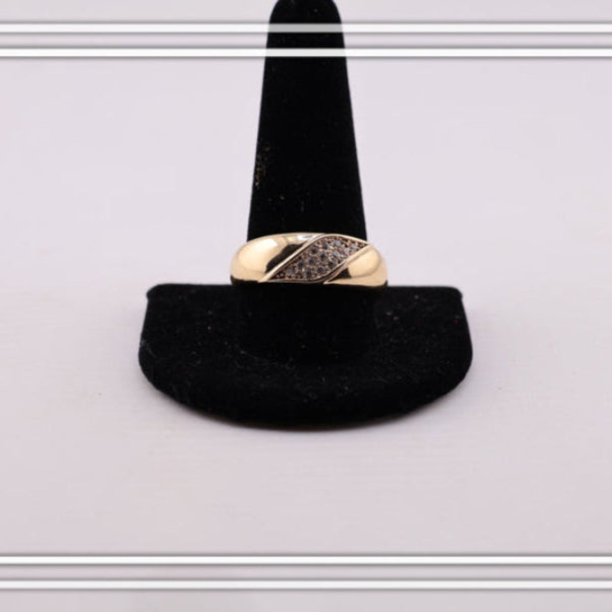 Anillo de compromiso tres piedras. - Joyería TuOro