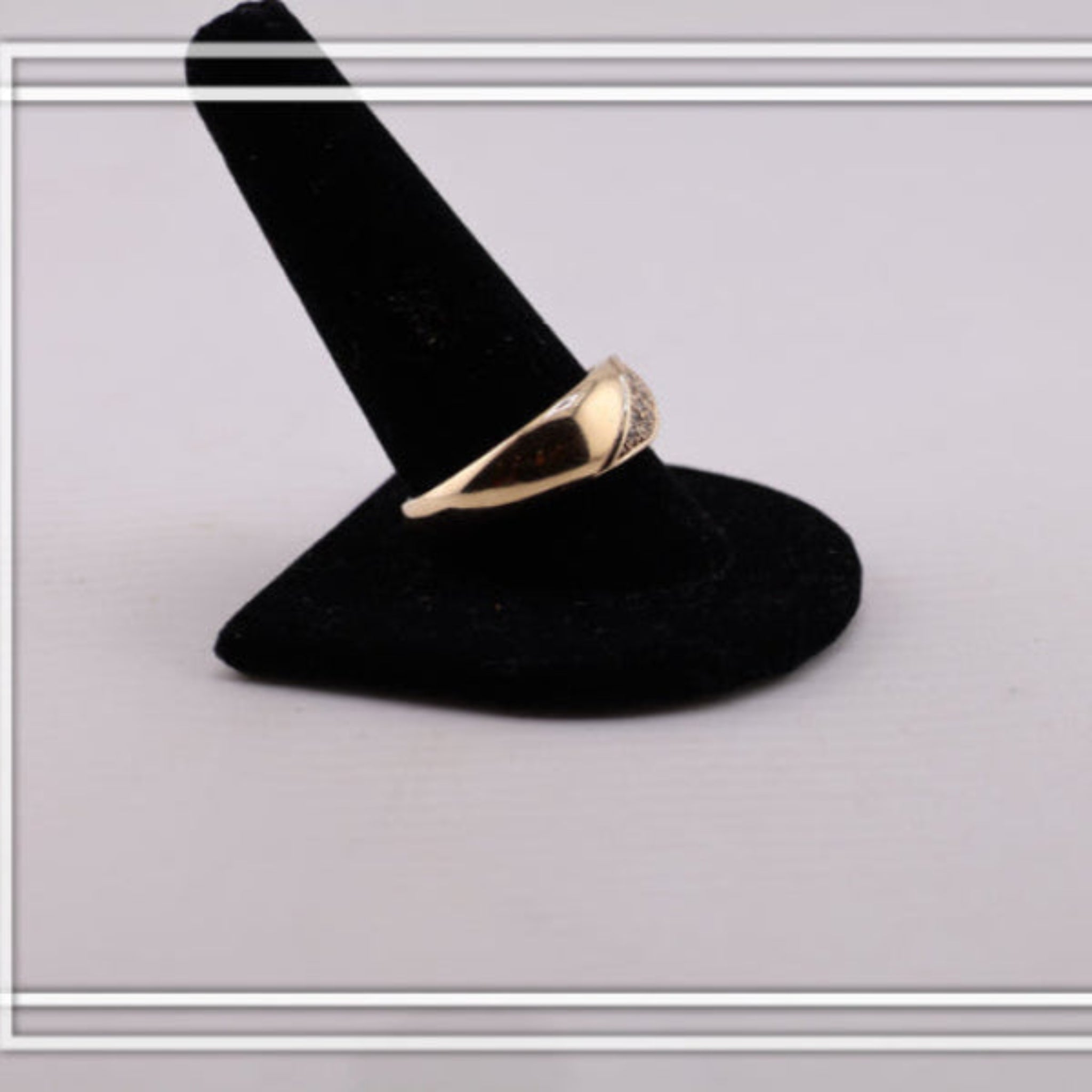 Anillo de compromiso tres piedras. - Joyería TuOro