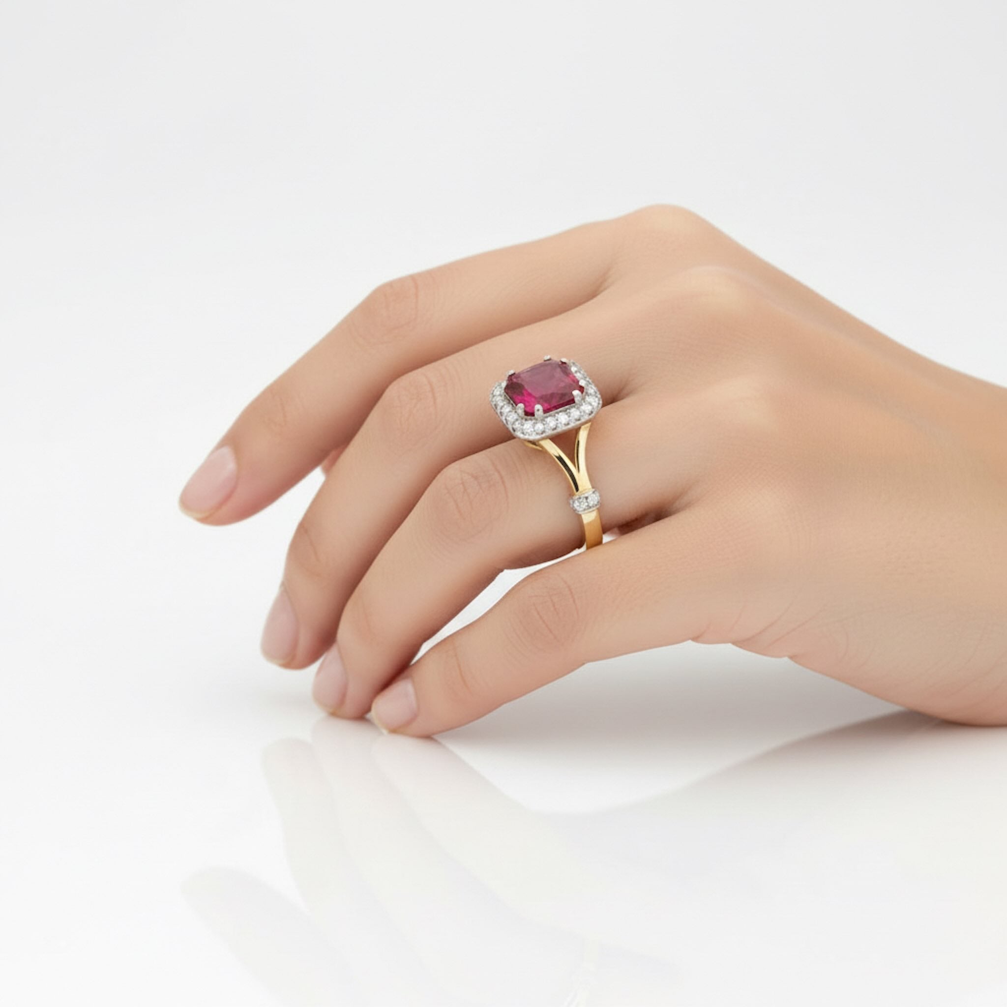 Anillo de Oro 14K con circonia rosada marquesa y halo de circonias - TuOro