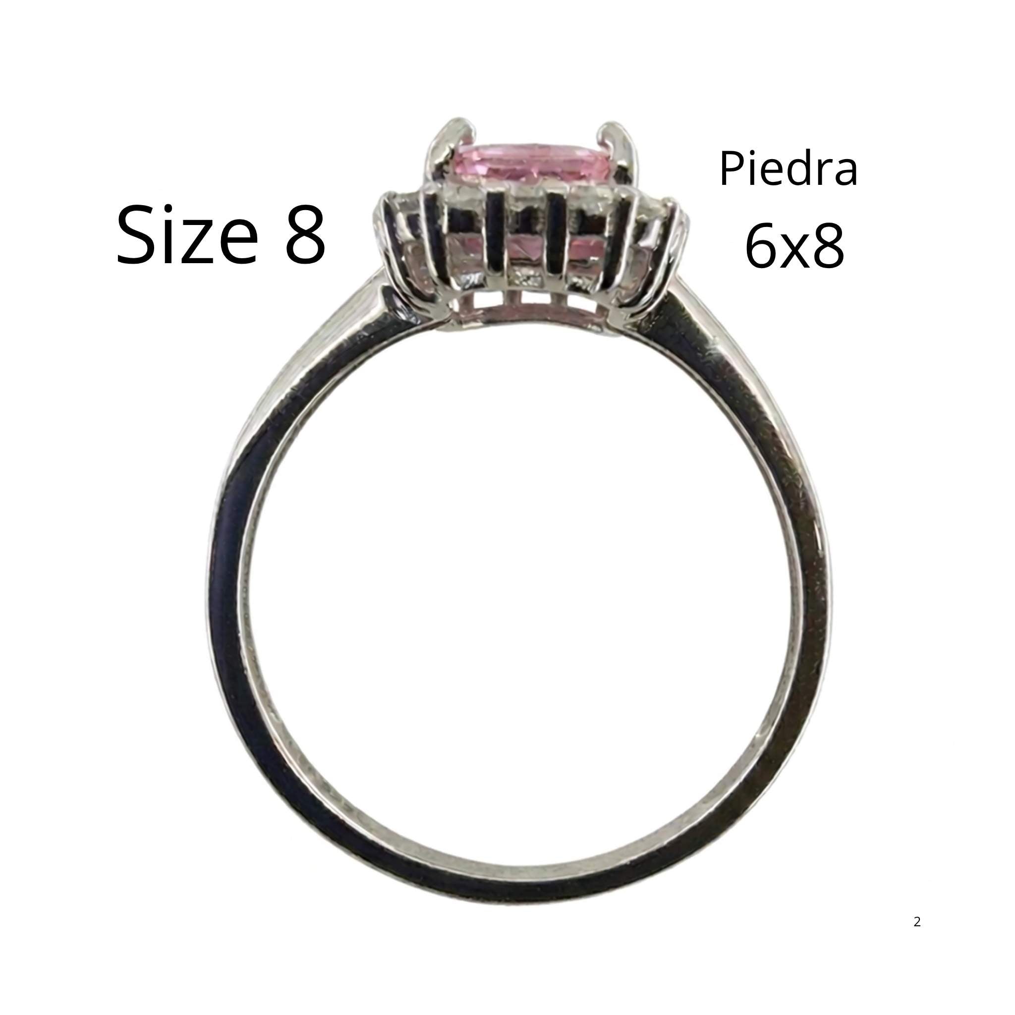 Anillo Rosa Cojín en Plata 925 con circonia rosa central y halo de circonias brillantes de TuOro, mostrando detalles de las medidas.