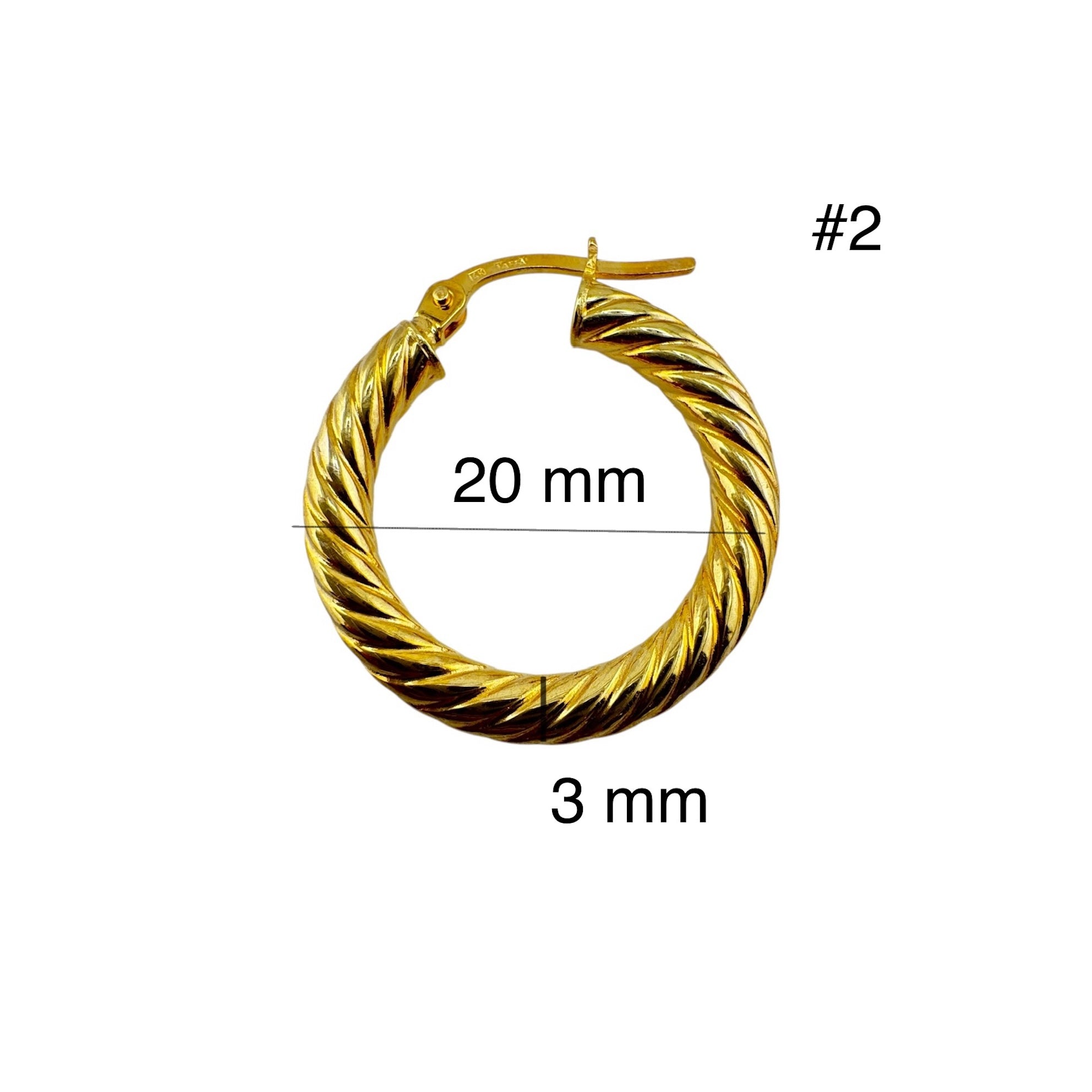 Arete argolla torcido en oro 14K de 20 mm de diámetro y 3 mm de grosor, diseño elegante estilo cuerda con cierre seguro, ideal para un look moderno.