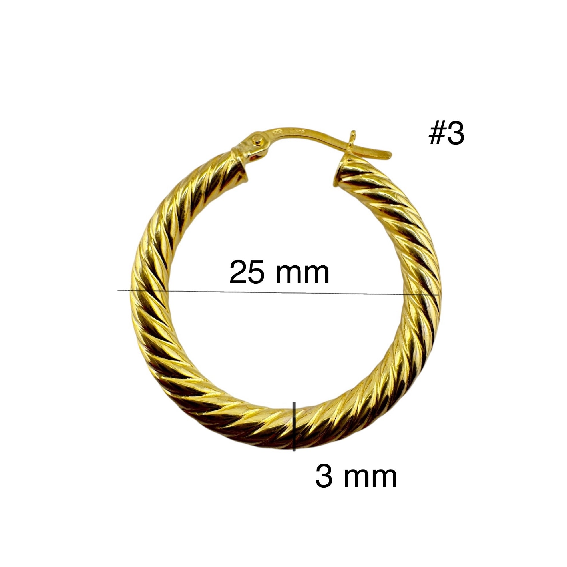 Arete argolla torcido en oro 14K de 25 mm de diámetro y 3 mm de grosor, diseño trenzado estilo cuerda con cierre de clic seguro, elegante y resistente.