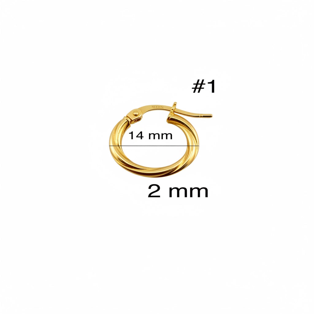 Arete argollita para niños en oro 14K, diseño de tres aros lisos. Medidas: 14 mm de diámetro y 2 mm de grosor. Pequeño, elegante y seguro para uso diario, TuOro.
