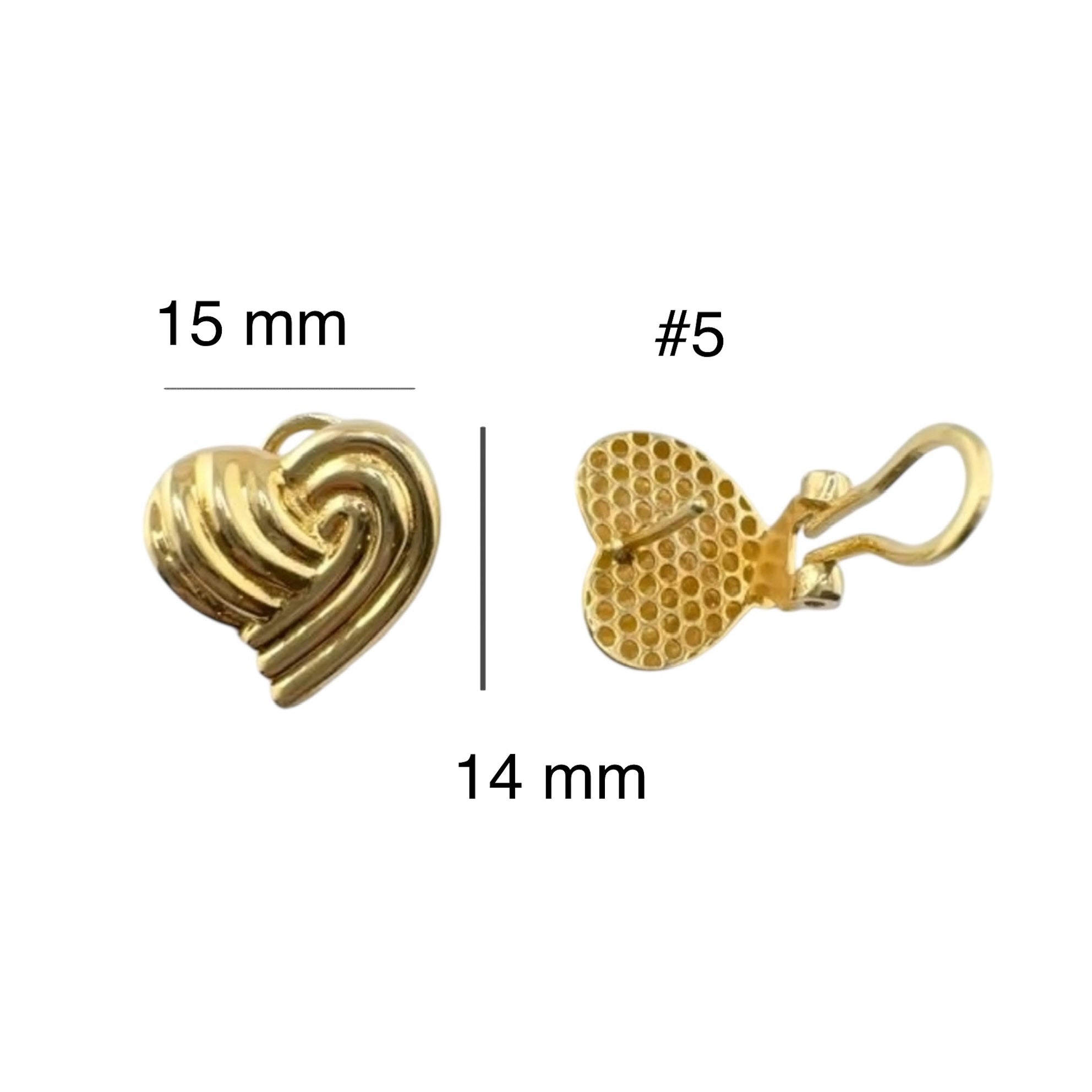 “Arete de botón corazón entrelazado N.º 5 en oro 14k con cierre omega, medidas 14 x 15 mm, vista frontal y trasera”