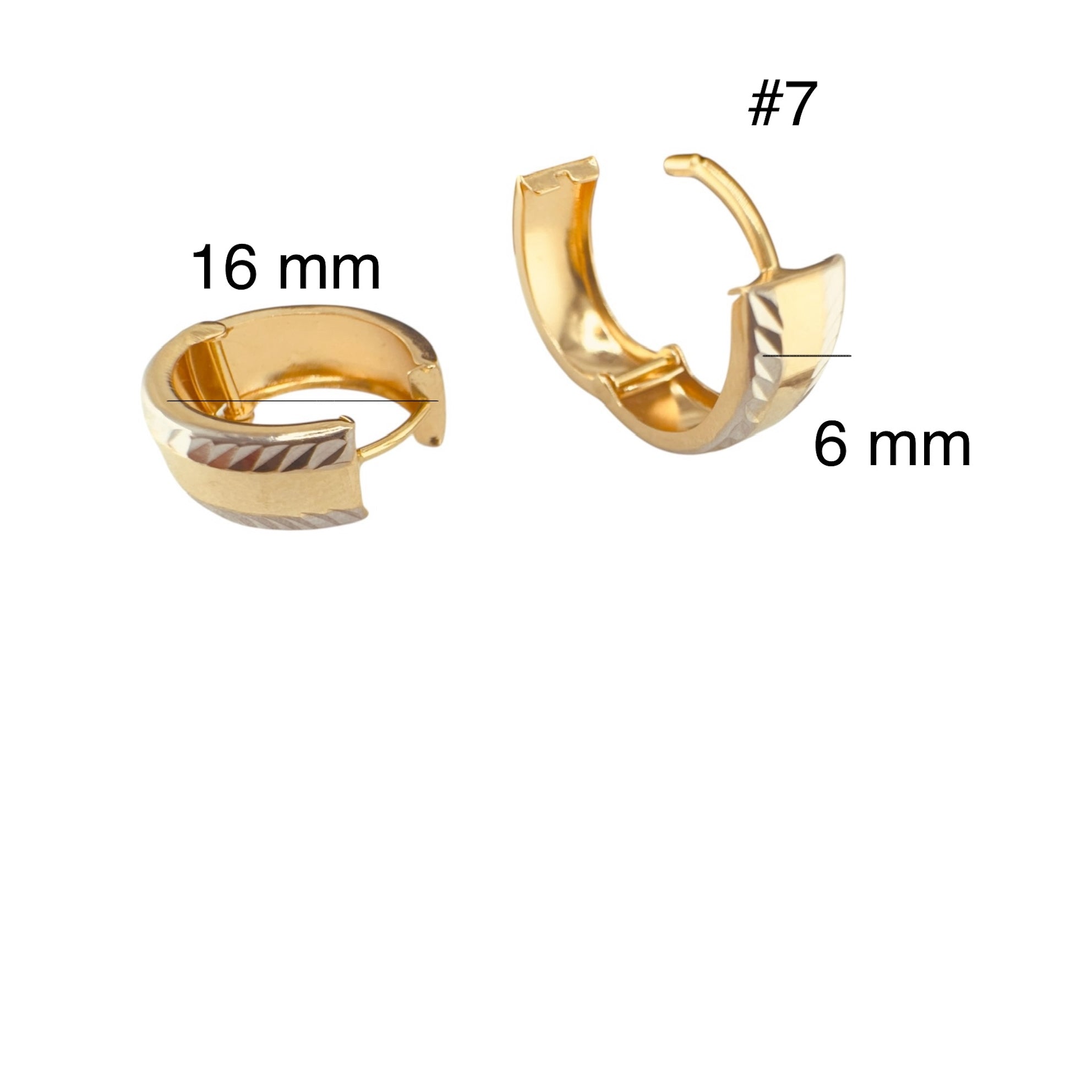 Arete huggie corto en oro 14K bicolor, acabado liso con bordes corte diamante, medidas 6 mm x 16 mm