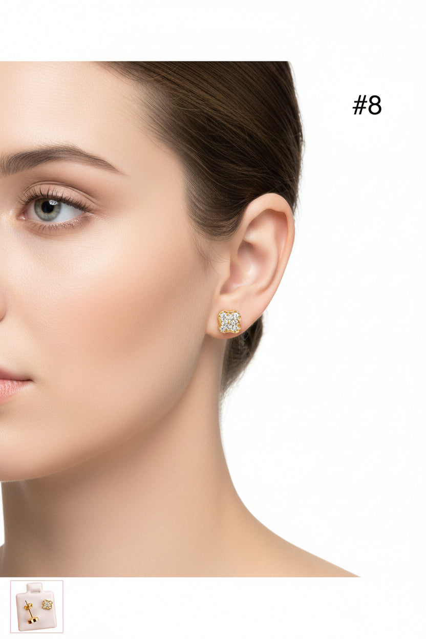 Arete pequeño con cierre mariposa en oro 14K, diseño de flor con cuatro pétalos y circonias brillantes, 7 mm, joya delicada y sofisticada ideal para uso diario o regalo especial, TuOro.