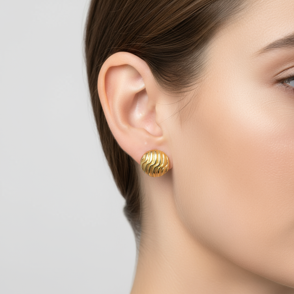 Aretes pequeños con cierre mariposa en oro 14K