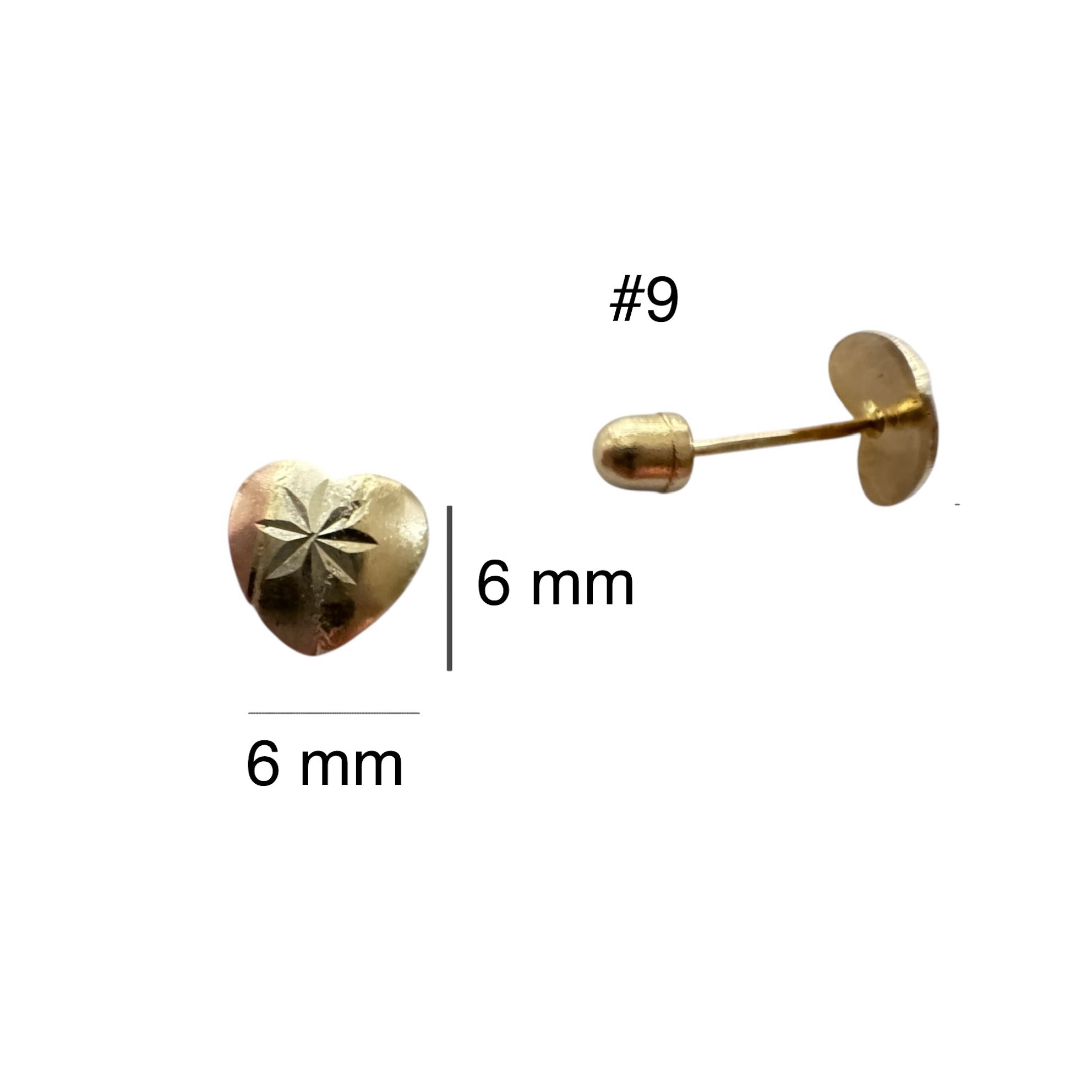 Arete pequeño de oro 14k en forma de corazón con grabado de estrella y cierre de rosca, tamaño 6x6 mm, diseño elegante y duradero.