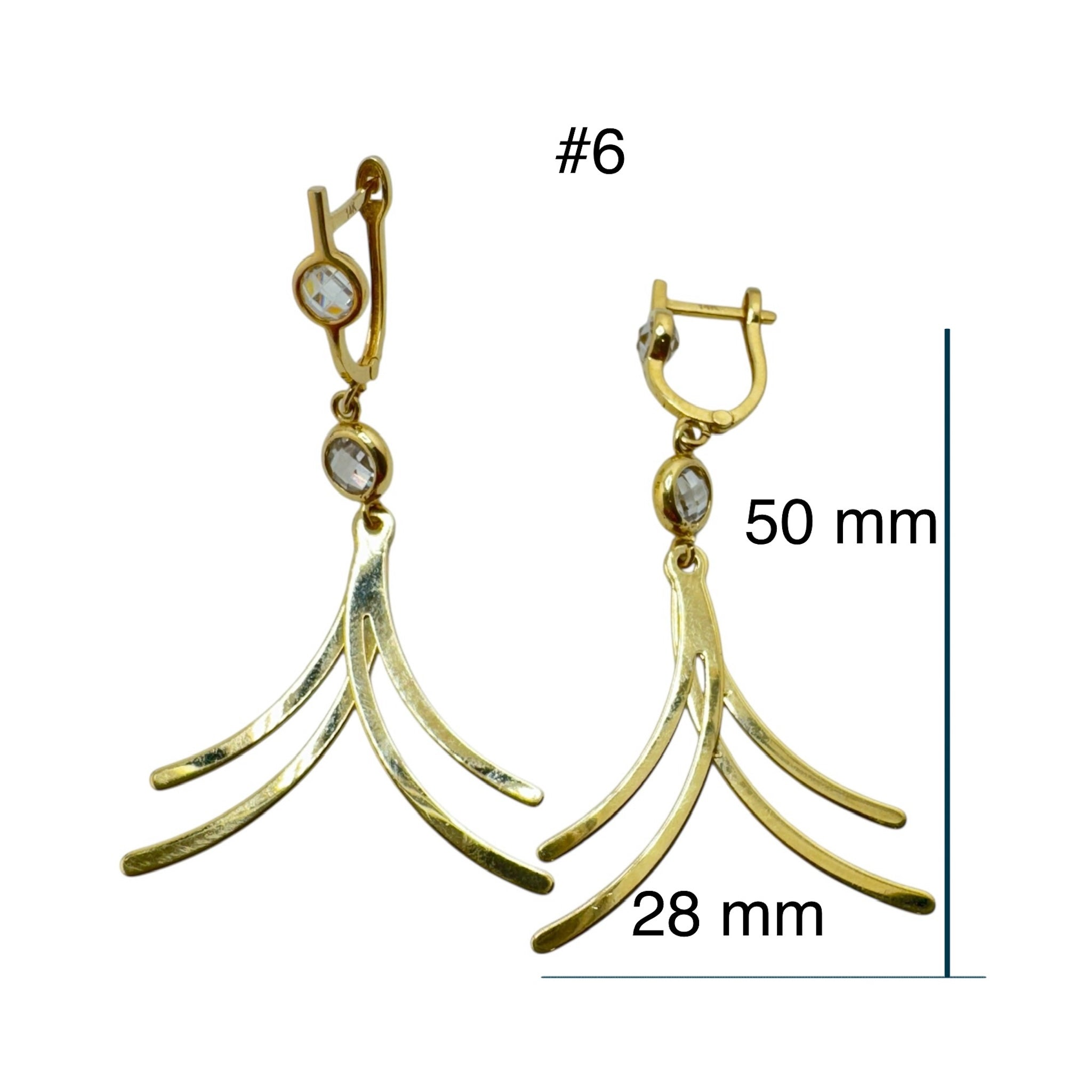 Arete largo, Picbkleball, con cierre catalan, en Oro 14K, 28x50 mm, mostrando las medidas. TuOro.