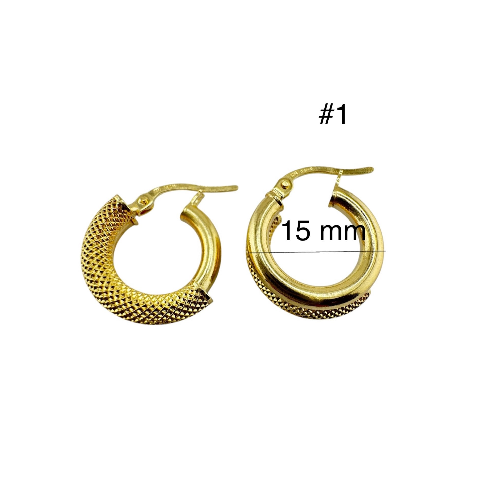 Aretes argolla medio aro satinado en oro 14K de 15 mm, diseño de doble tubo liso y satinado, elegantes y cómodos para uso diario.