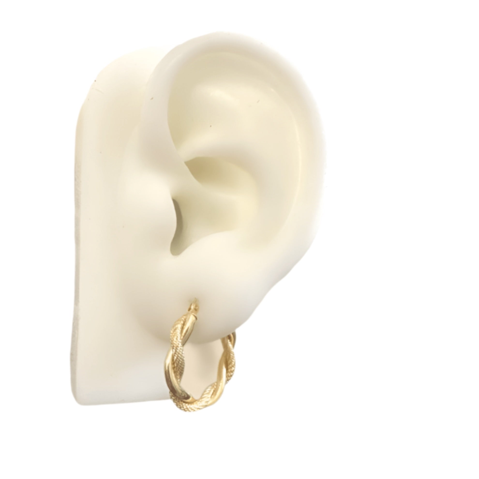 Vista de uso de aretes de oro 14K con diseño torcido dúo, acabados satinado y liso entrelazados – Joyería TuOro