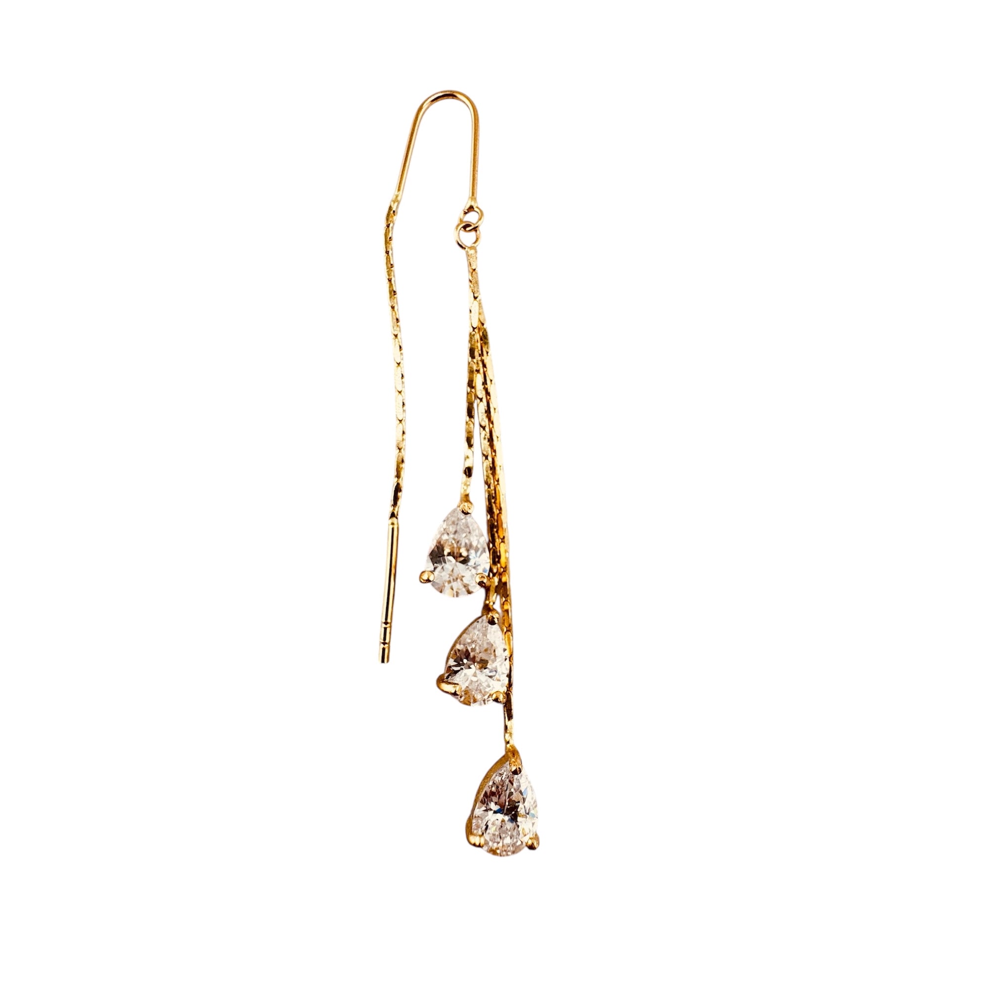 Aretes enhebradores largos en oro 14K con circonias en forma de gota brillantes, diseño elegante y moderno.