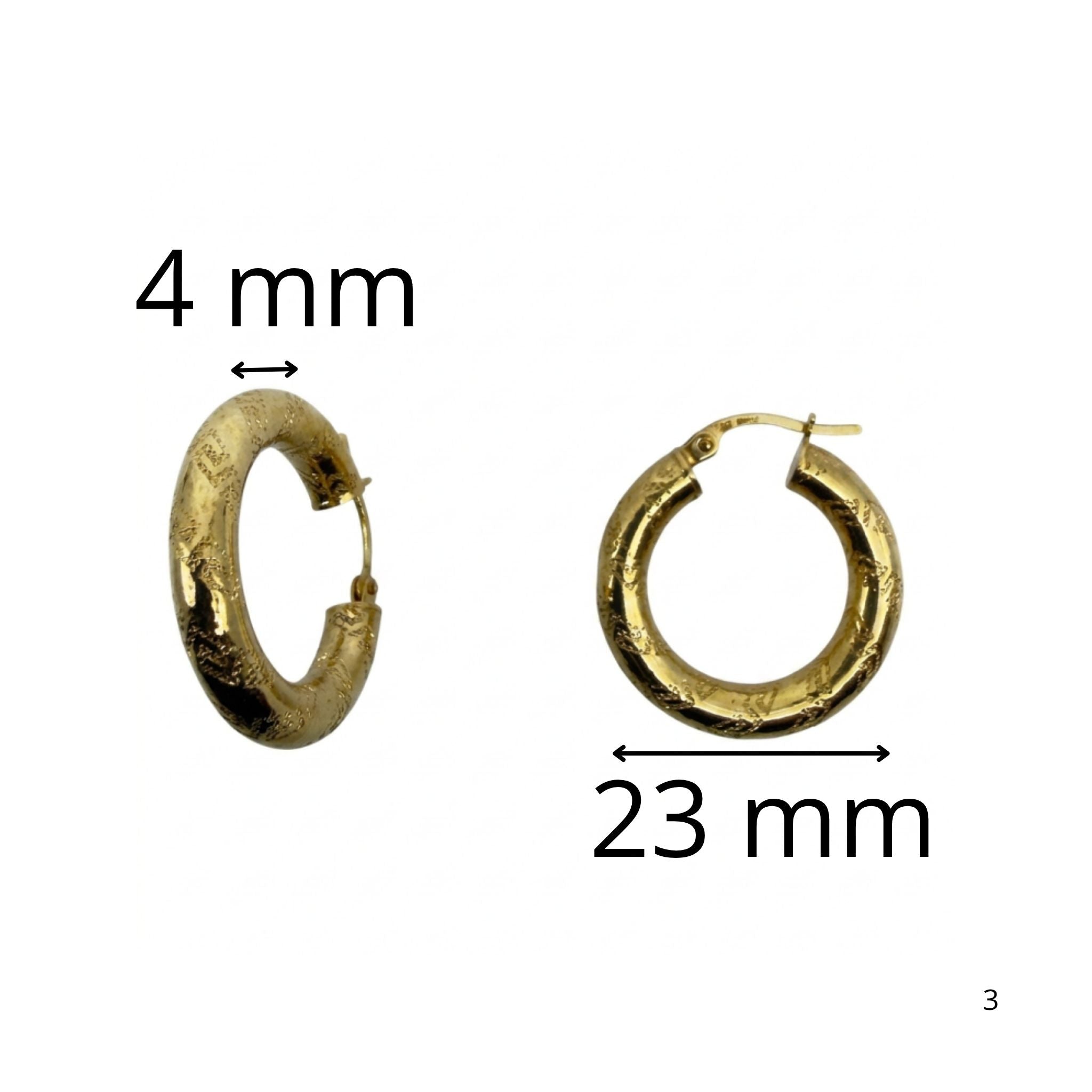 Argollas texturizadas en oro 10K de 4 mm de grosor y 23 mm de diámetro, vistas de frente y lateralmente.