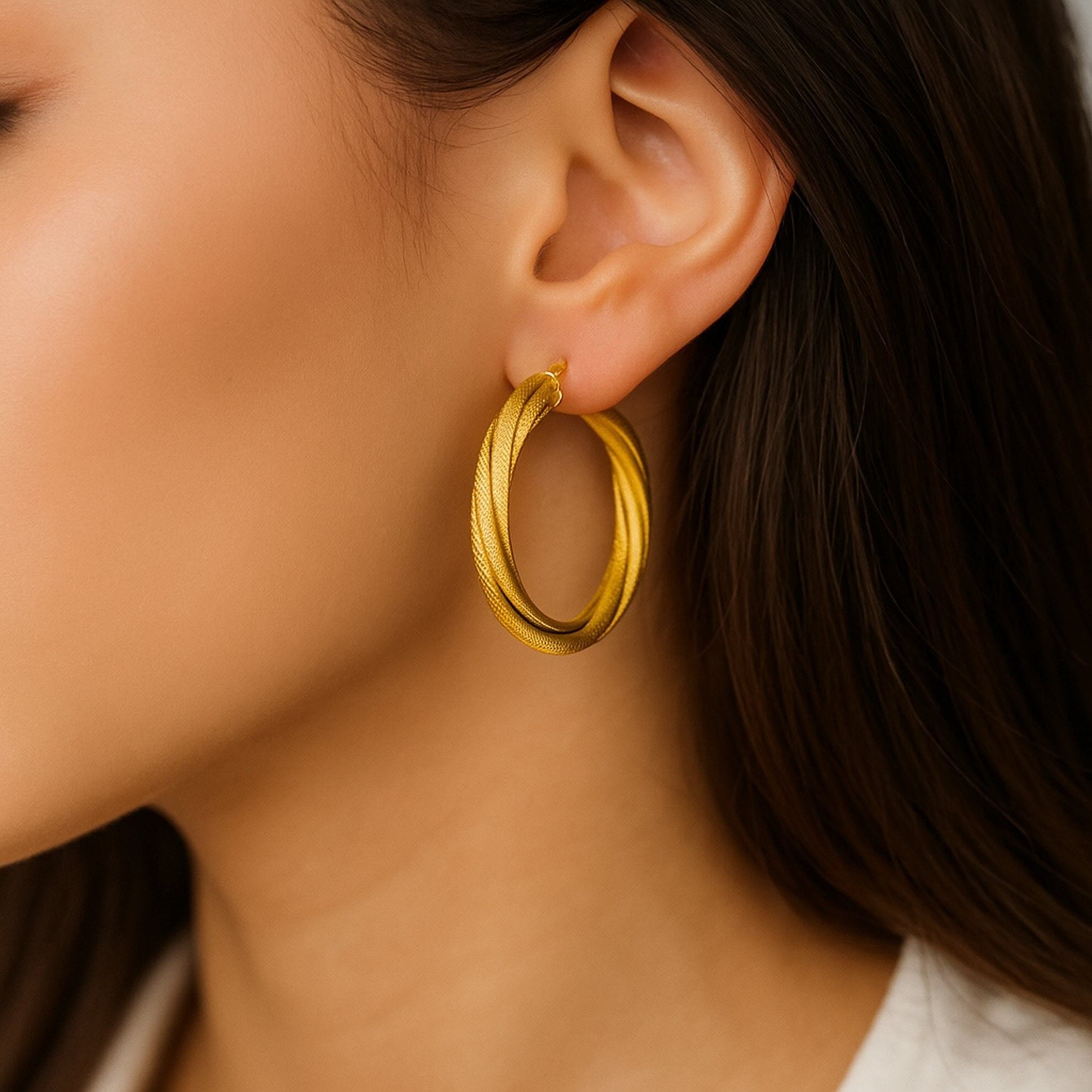 Argollas torcidas satinadas de oro 14K – Grosor 5 mm - Joyería TuOro