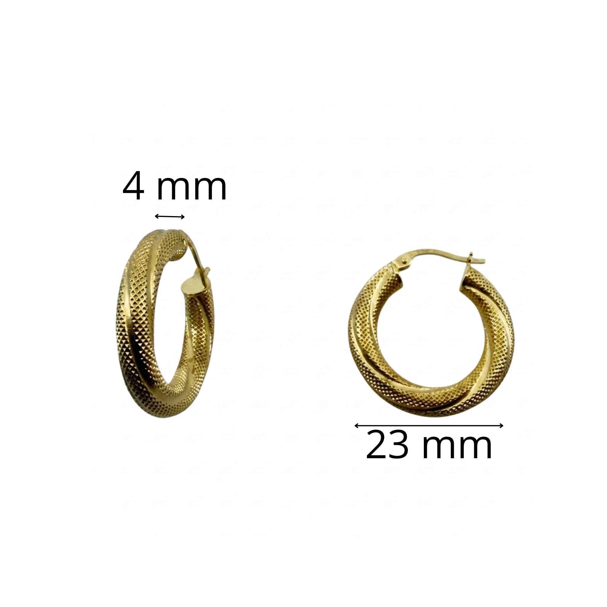 Argollas Torcidas Satinadas en Oro 10K 4 mm de 23 mm con textura satinada y cierre a presión.