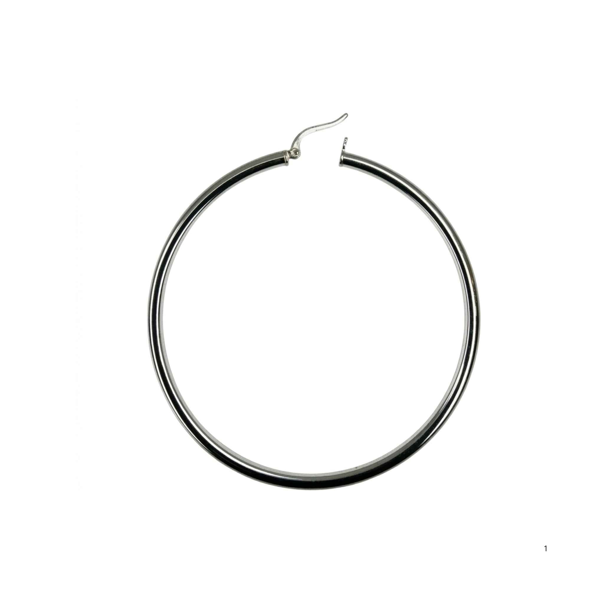 Argolla tubular de Plata 925 de 3 mm con acabado pulido brillante y cierre de ballesta.