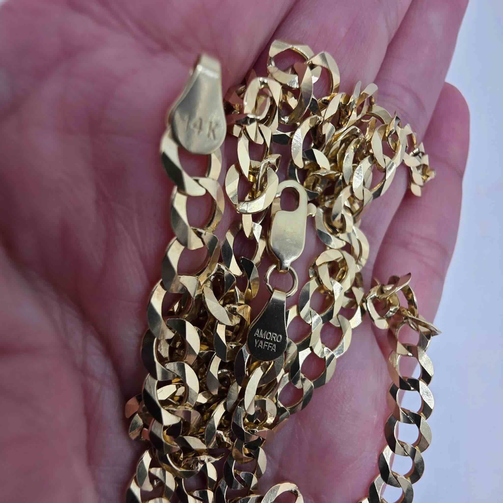 Detalle del eslabón de la cadena cubana italiana de 5.7 mm en Oro amarillo 14K, TuOro.