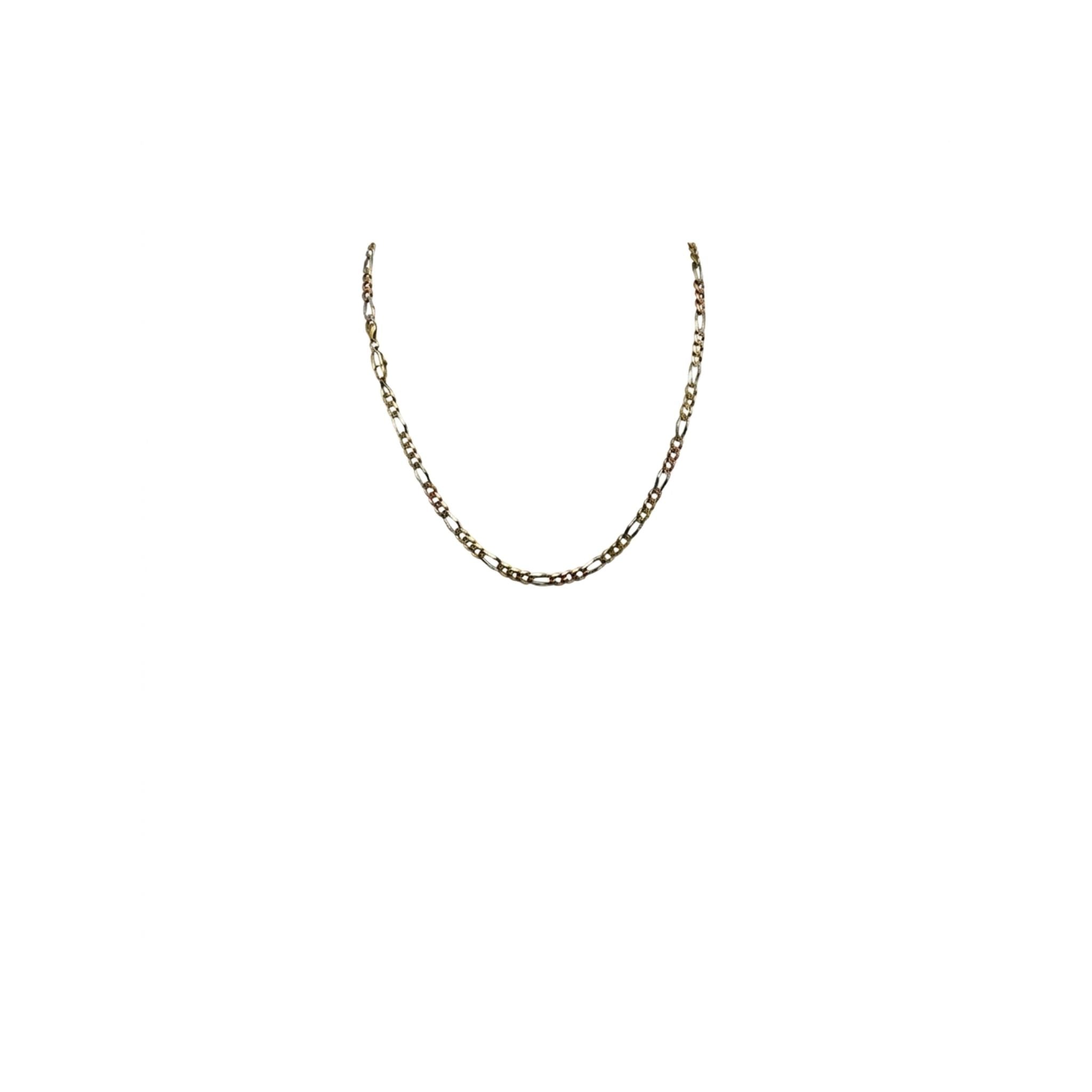 Cadena Fígaro tricolor de Oro 14K de 4.5 mm, diseño de tres tonos disponible en TuOro®