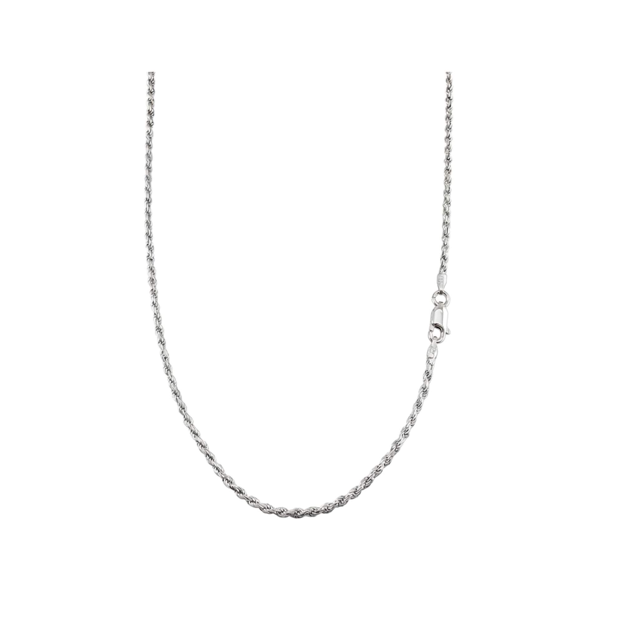 Cadena de soga sólida con rodio de Plata 925 de 2 mm mostrando detalles de la cadena en fondo blanco, estilo minimalista de TuOro
