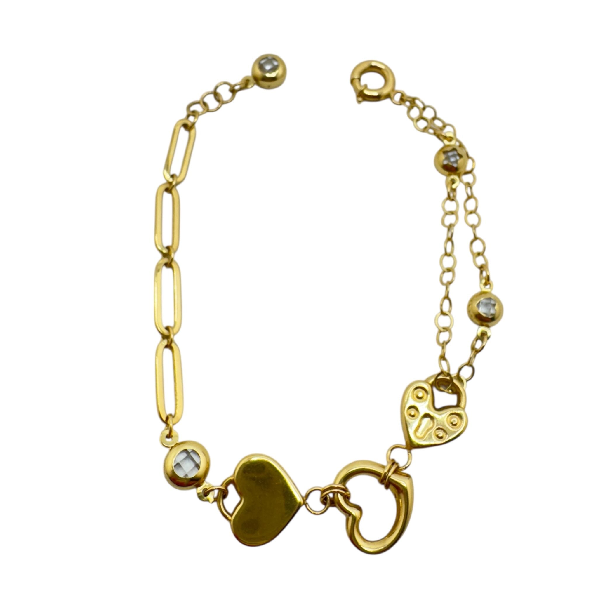 Pulsera de Oro 14K con dos corazones y candado decorativo de TuOro, diseño delicado con dijes en oro amarillo.
