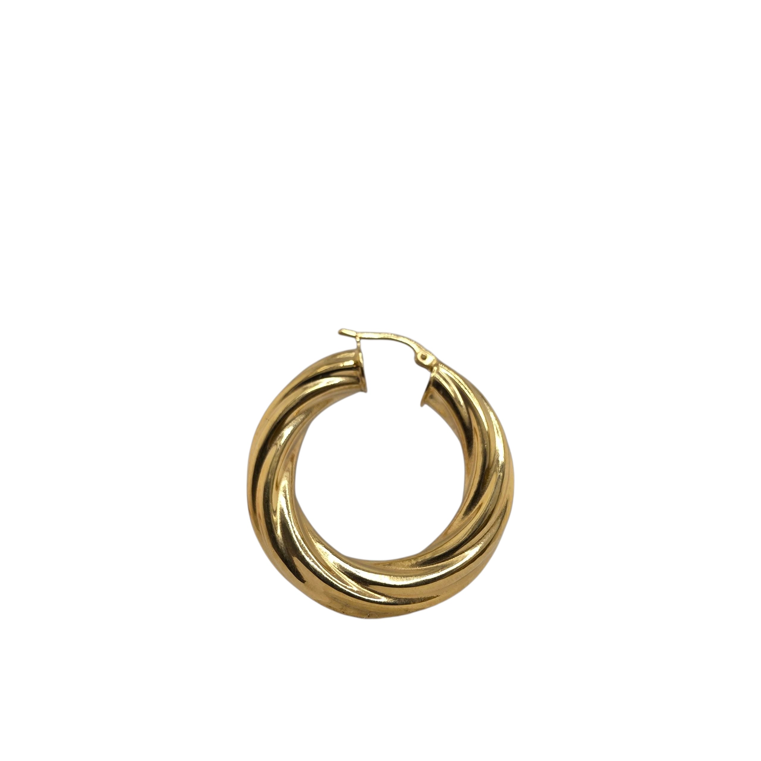 Smooth twisted rings, thickness 5 mm.