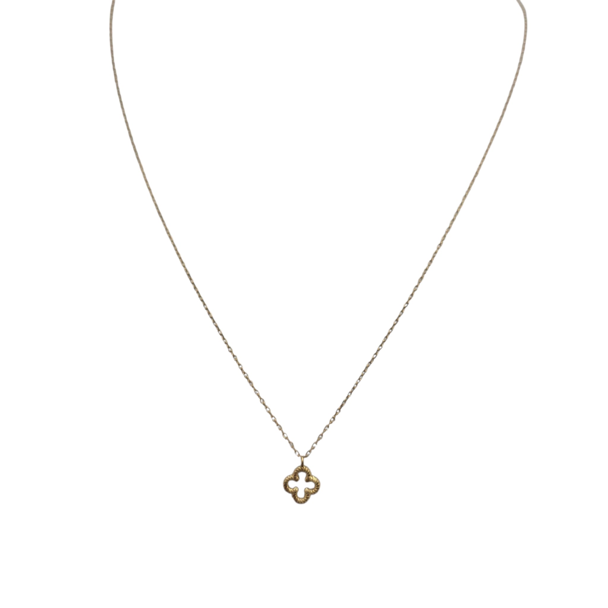 Collar tipo hilo en Oro amarillo 18K con dije de trébol 💛✨