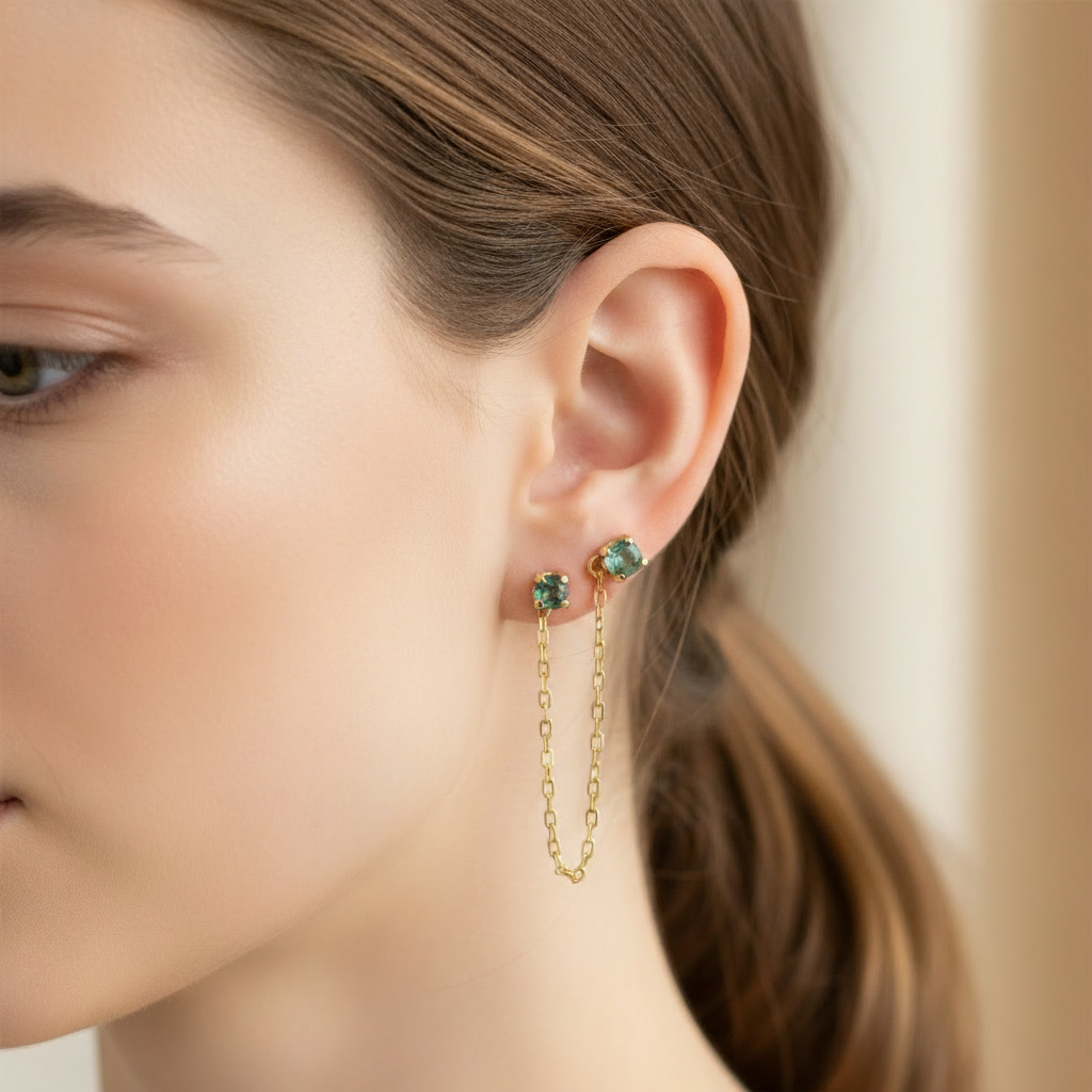 Aretes dobles con esmeraldas genuinas y cadena en Oro amarillo 18K 💛💚✨