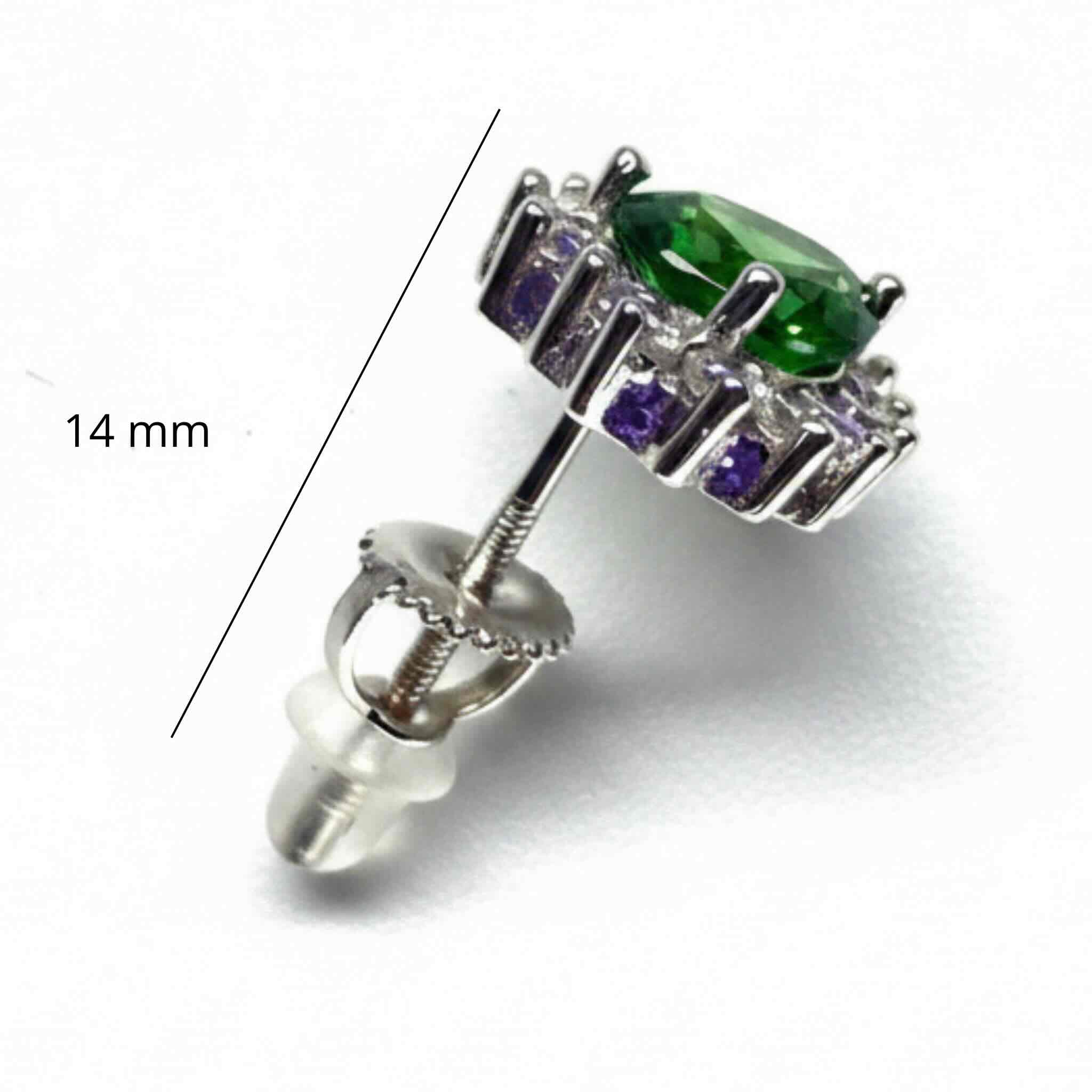 Detalle lateral del arete del Set de Aretes y Dije en Plata 925 de TuOro mostrando el cierre de tuerca con protección plástica adicional.