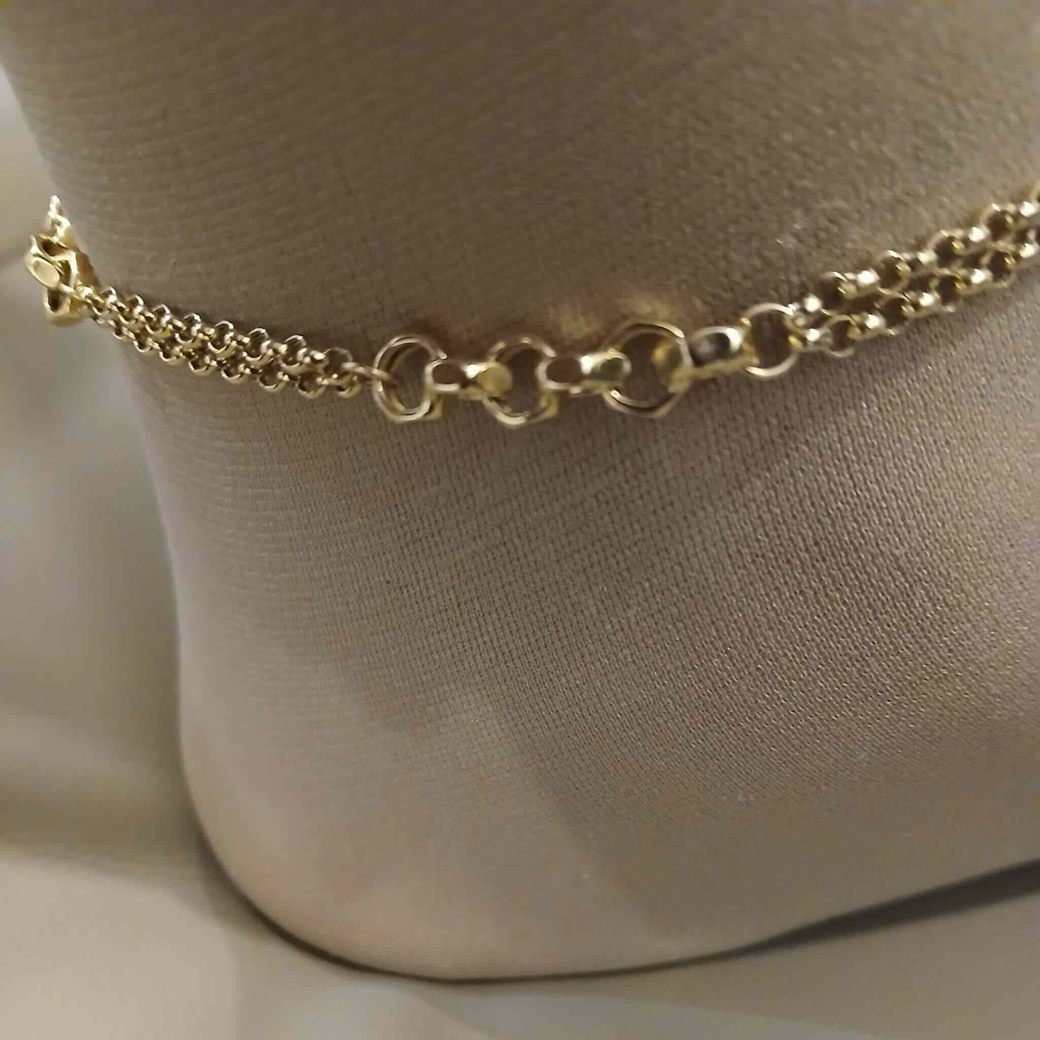 Tobillera en Oro 14K con doble cadena rolo y eslabones tipo tuerca, diseño elegante y moderno de Joyería TuOro.