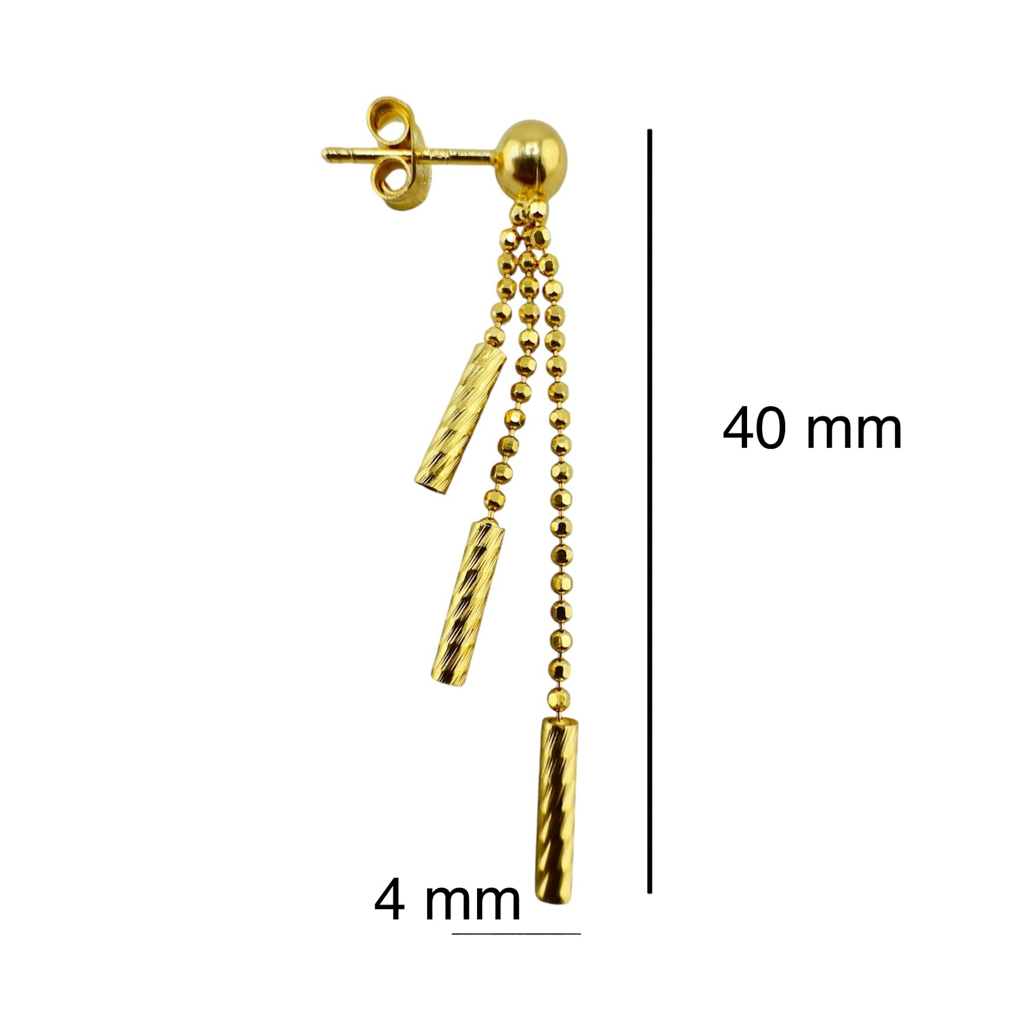 Arete colgante de triple cadena en oro 14K, 40 mm de largo, con cierre mariposa seguro, diseño elegante y moderno ideal para uso diario o regalo especial.
