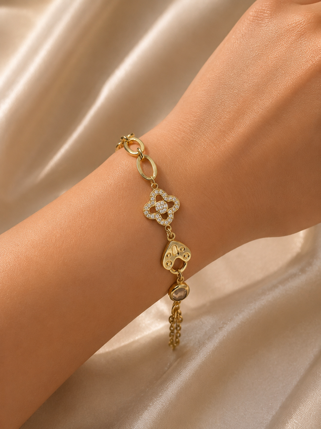 Pulsera de Oro 14K con Dijes Decorativos