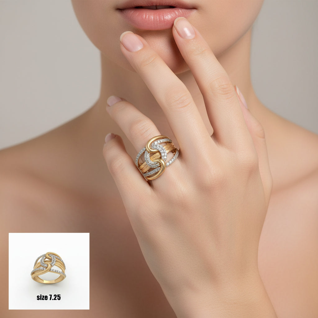Anillo ancho de Oro 14K con diseño ondas pavé y bandas curvas sobre fondo blanco de TuOro