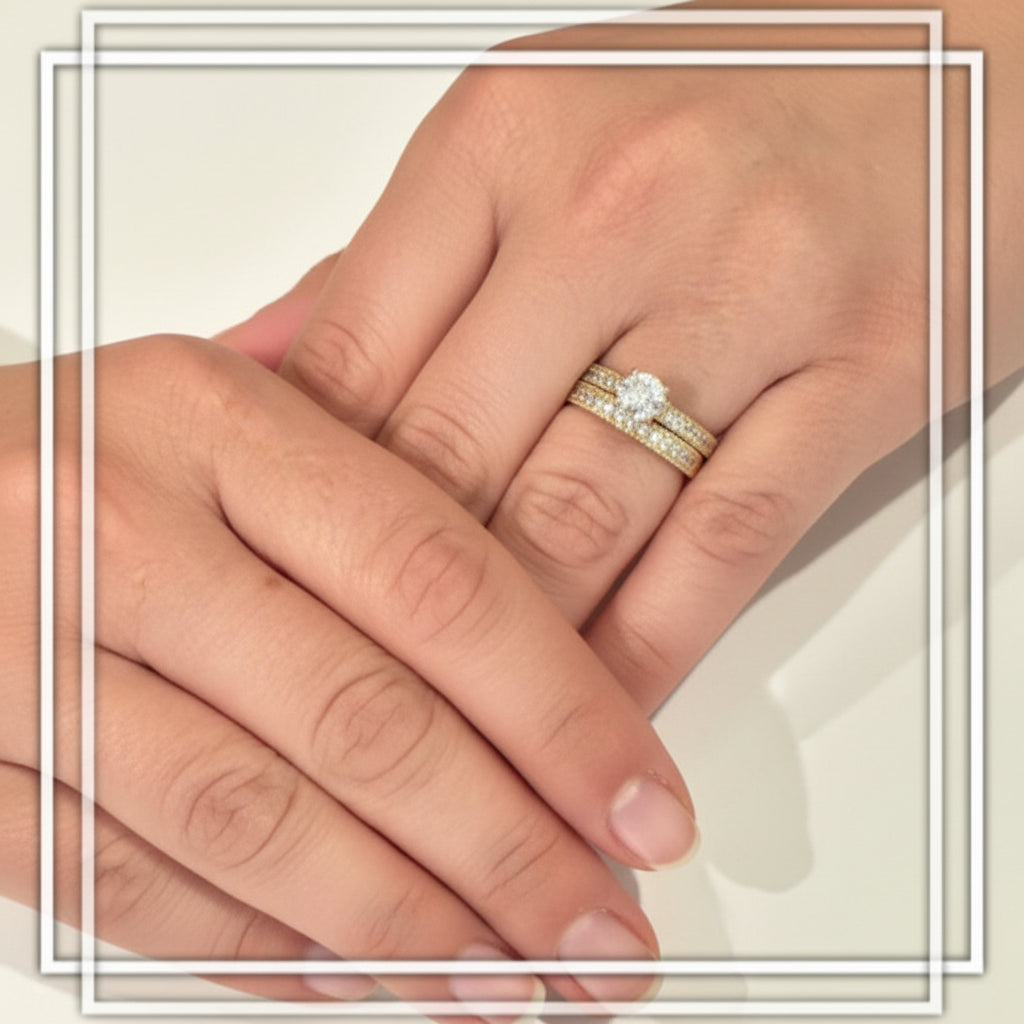 Anillo de compromiso media eternidad en Oro 14K 5.5 mm de TuOro en uso, diseño elegante con circonia cúbica