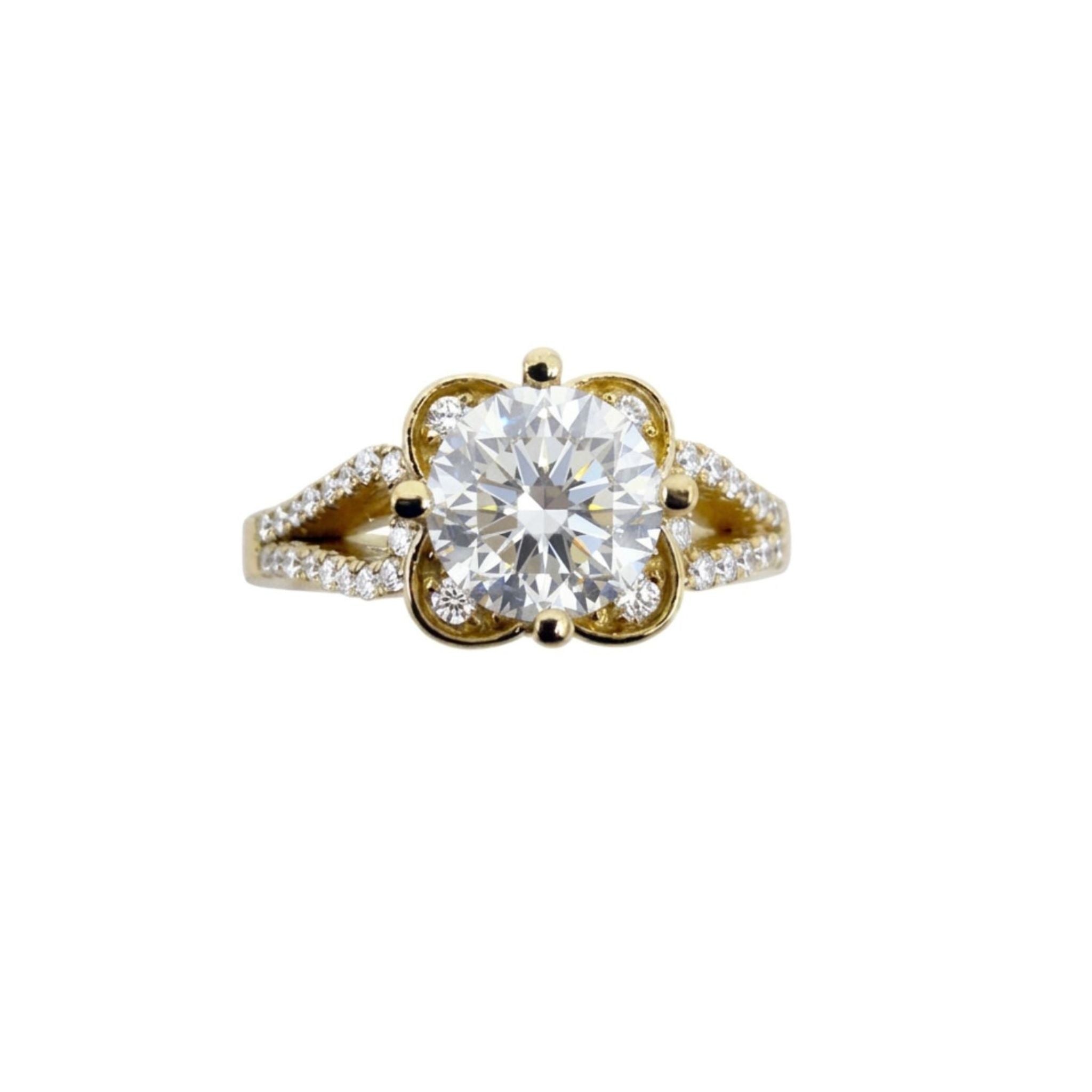 Anillo de Compromiso en Oro 10K con Circonia Redonda y Pavé TuOro®, talla 6 y piedra central de 6.8 mm.