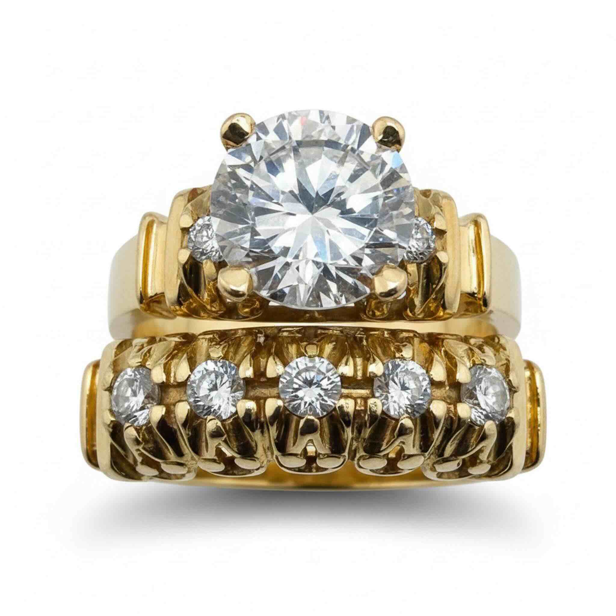 Anillo de compromiso en Oro 14K con solitario de 9 mm de TuOro, vista frontal con diseño de doble banda sobre fondo blanco