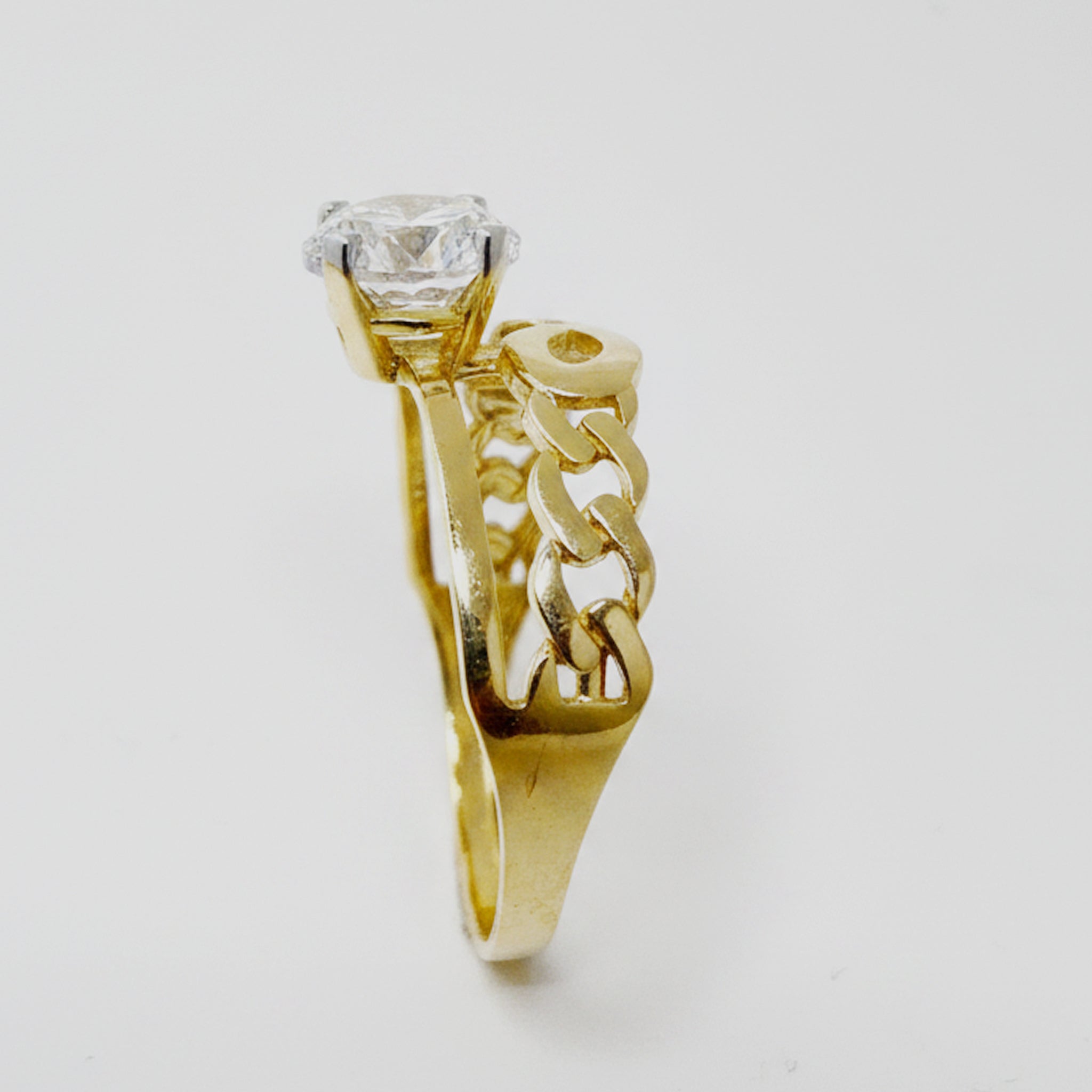 anillo de compromiso solitario de aro dividido en Oro 14K 6 mm detalle base de piedra TuOro