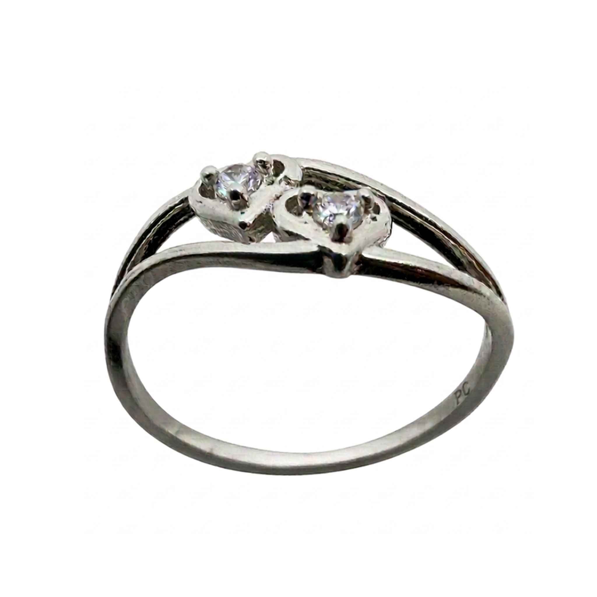 Anillo Doble Corazón en Plata 925 con Rodio y circonias blancas brillantes de TuOro
