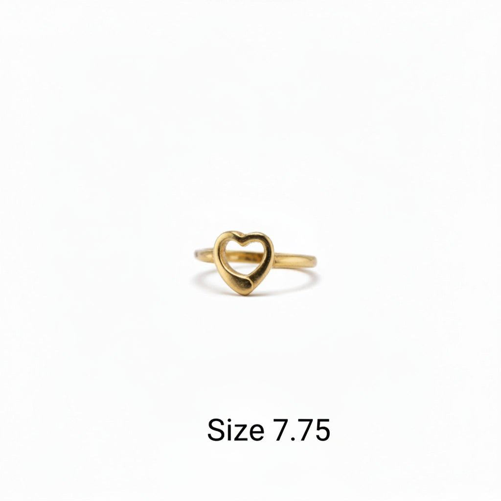 Anillo fino con corazón sólido central en Oro 14K talla 8 de TuOro, diseño clásico romántico y sofisticado
