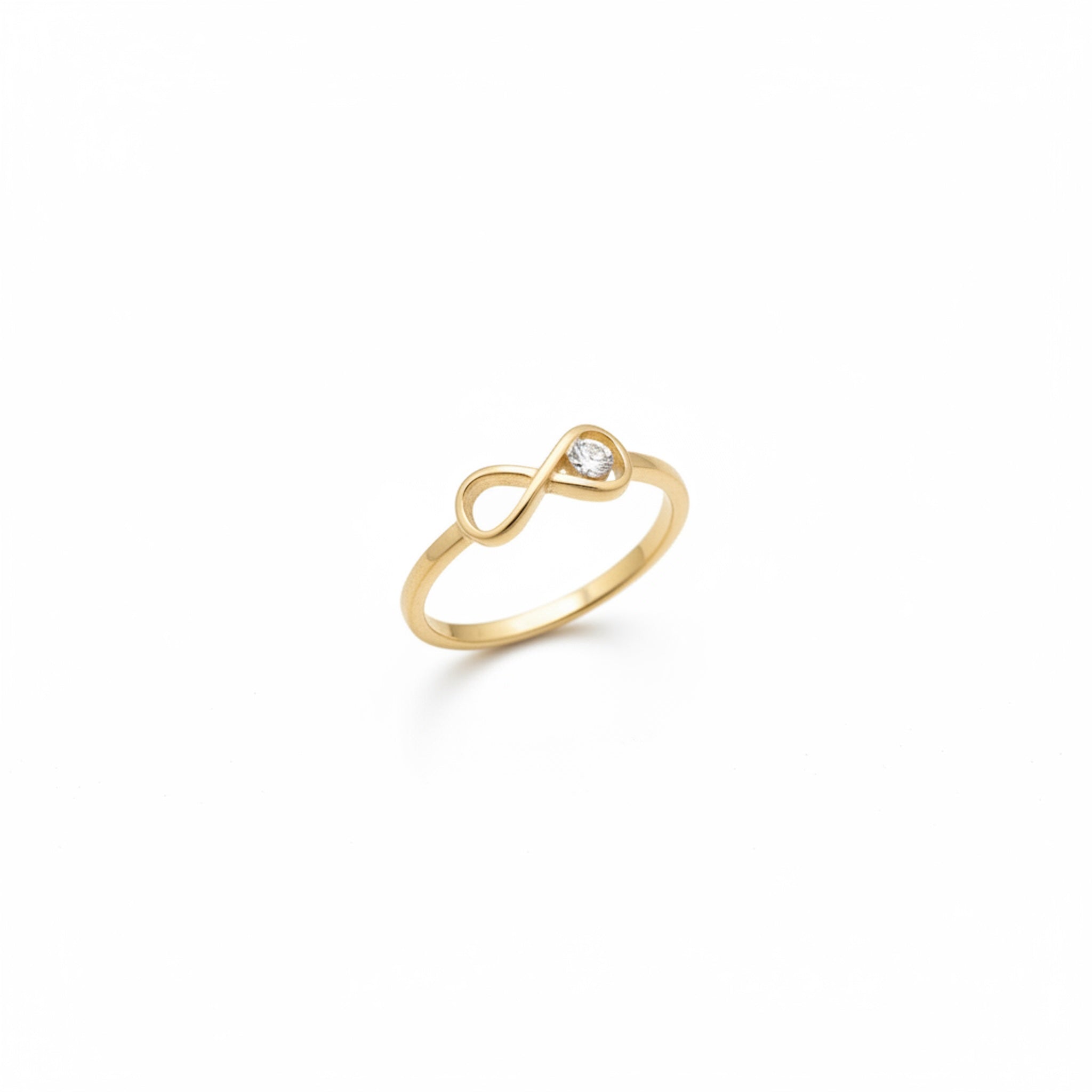Anillo fino en Oro 14K con símbolo infinito y circonia blanca sobre fondo neutro, diseño elegante de Anillos Finos en Oro 14K de TuOro.