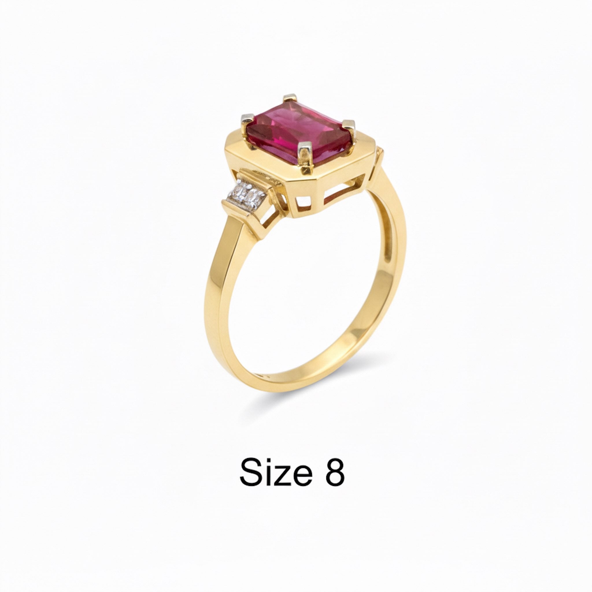 Vista lateral de anillo de Oro 14K con circonia roja rectangular y halo de circonias - TuOro