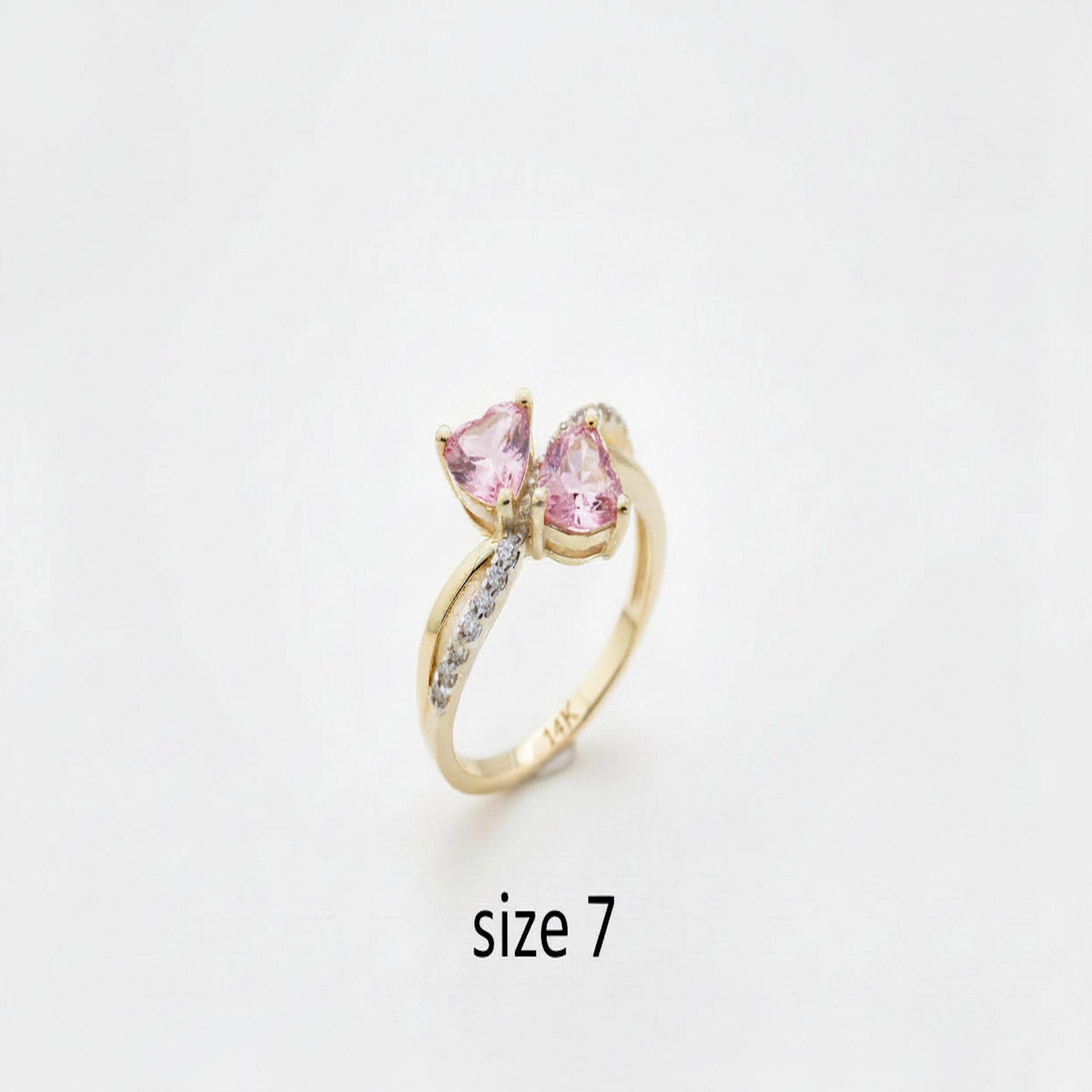 Anillo de Oro 14K con circonias rosadas en forma de corazón talla 7 - TuOro