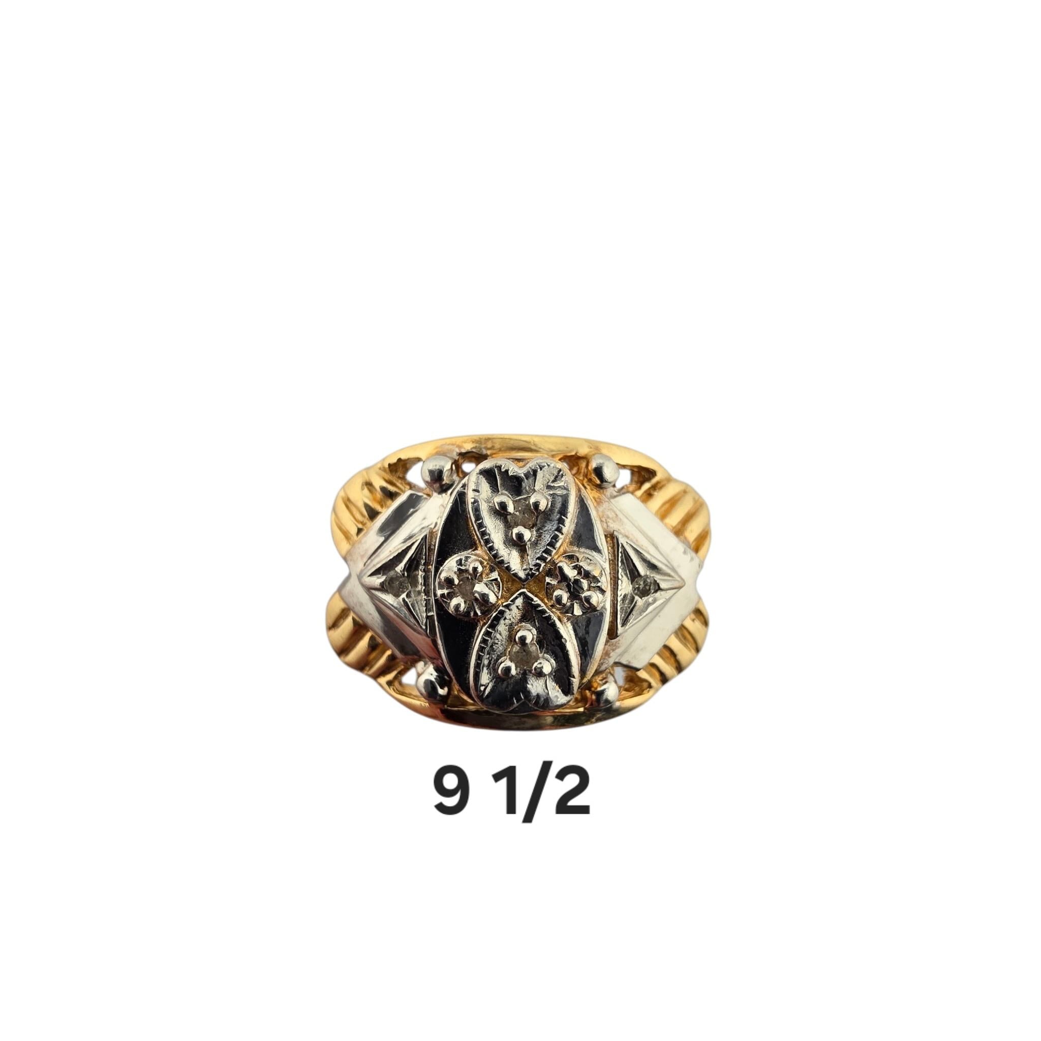 Anillo de sello clásico en Oro 14K con diseño abstracto bicolor talla 9 1/2 de TuOro