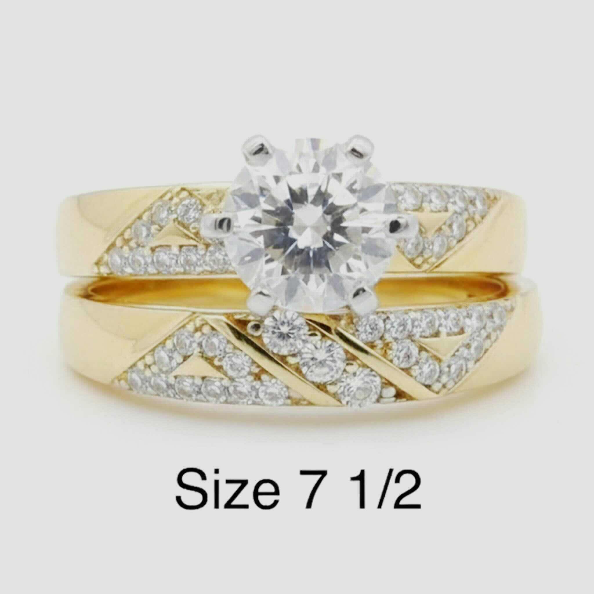 Anillo de compromiso moderno en Oro 14K con circonias y referencia de talla 7.5 visible, imagen informativa TuOro