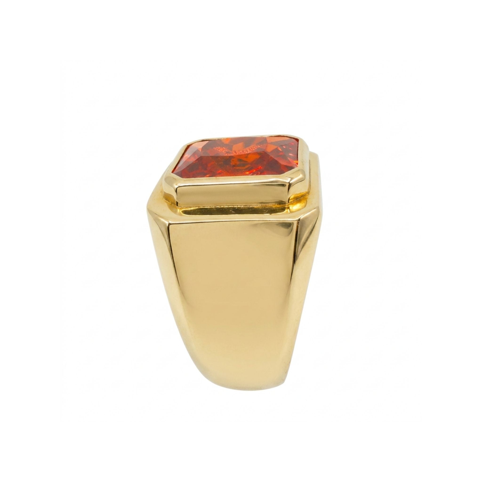 Anillos de Oro 10K para Hombre, variante Rectangular Roja Mandarina en vista lateral con circonia roja de corte rectangular.