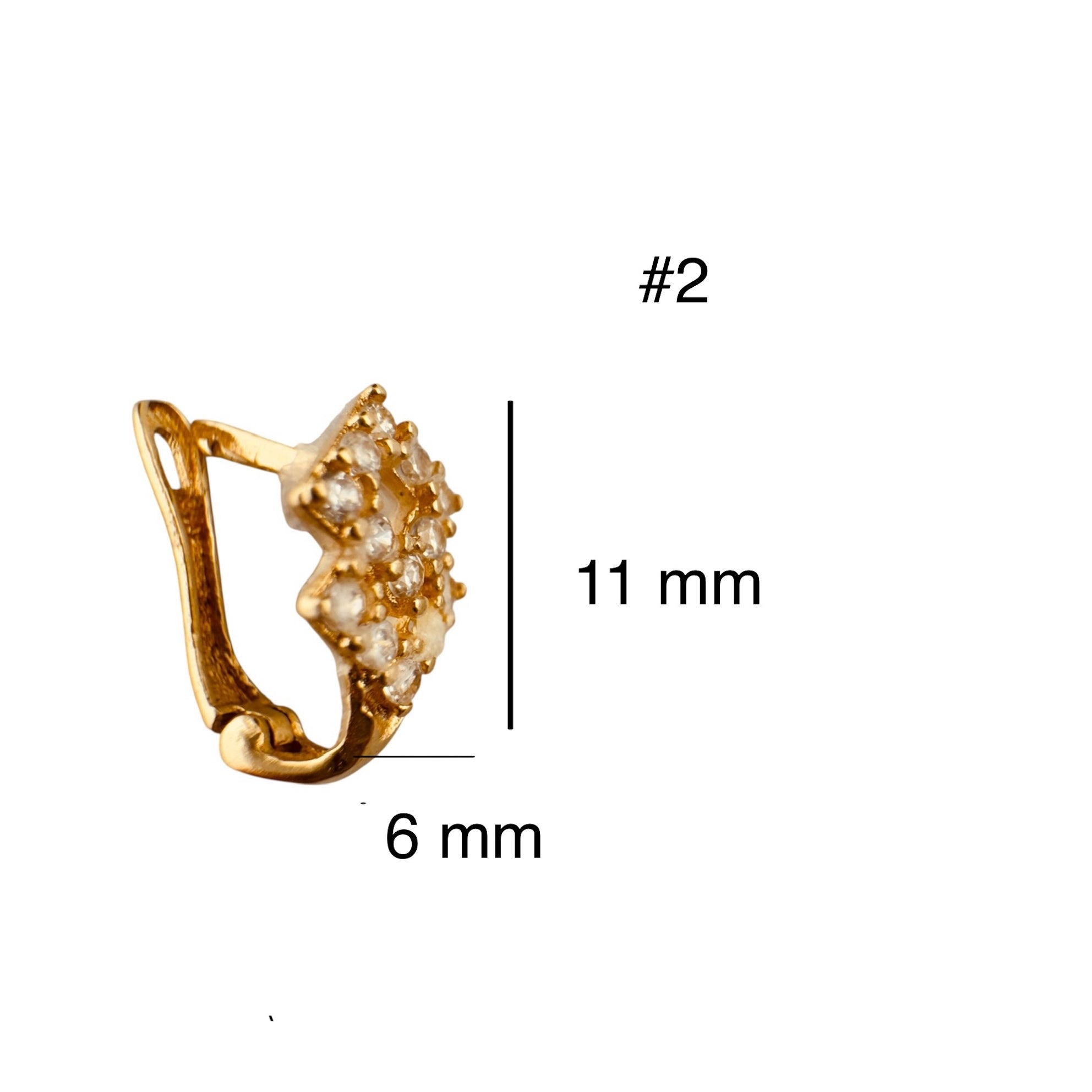 Arete corto de oro 14K con zirconias blancas en forma de rombo, cierre de presión con resorte, tamaño 11 mm de alto por 6 mm de ancho

