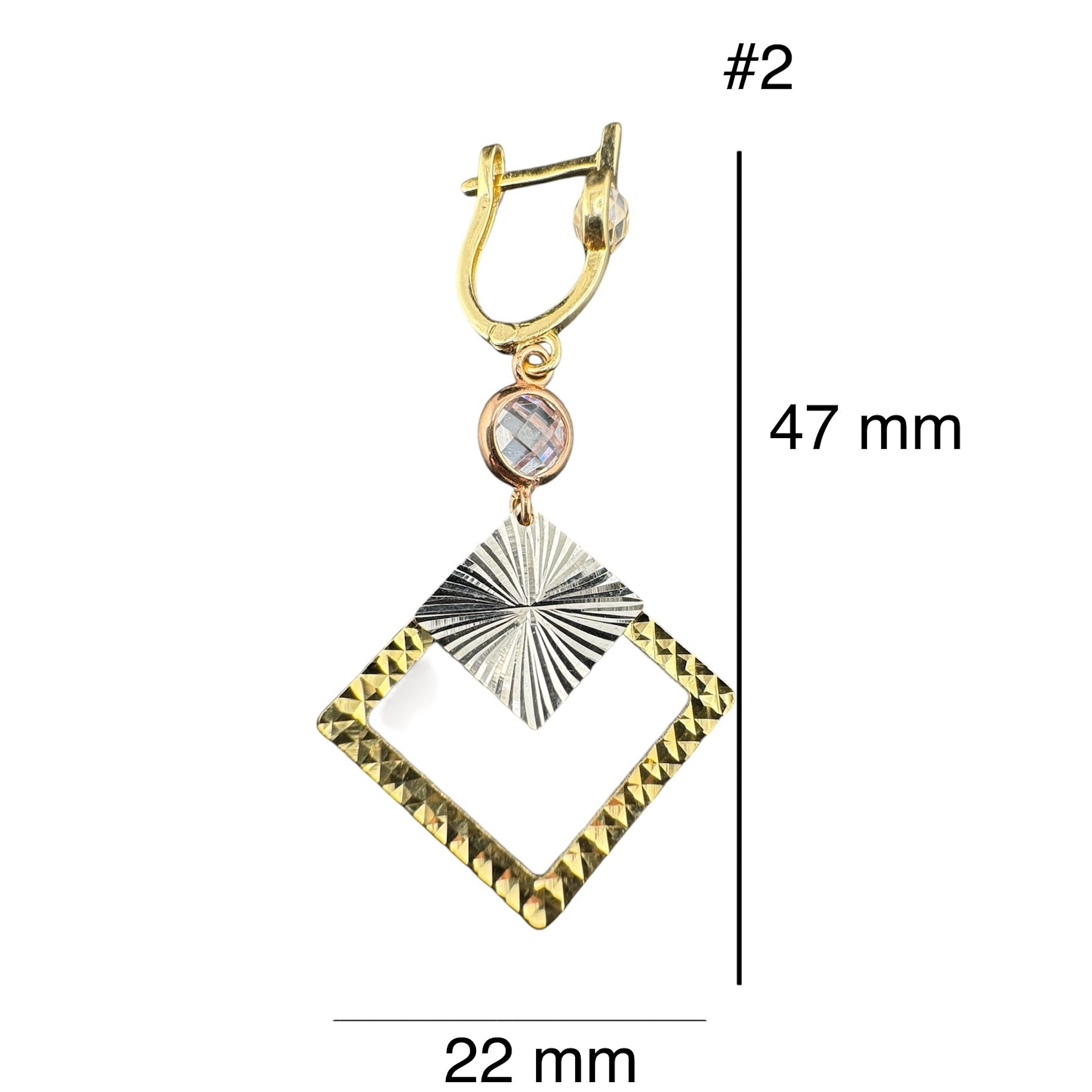 Arete largo con cierre catalán en oro 14k diseño colgante de doble rombo martillado con circonia, medidas 47 mm de largo por 22 mm de ancho